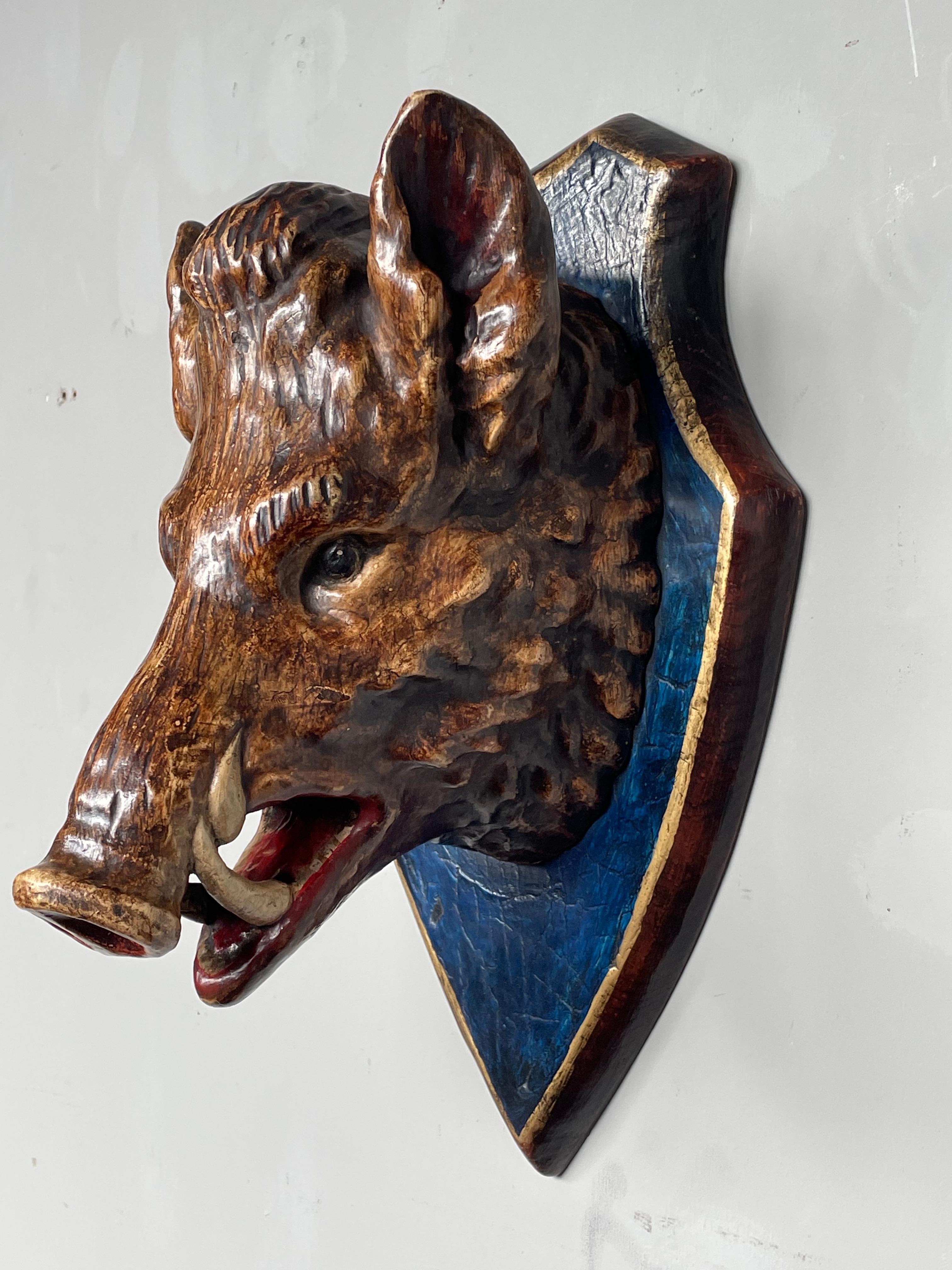 Finest Quality Antique Hand Carved & Painted Black Forest Boar / Hog Sculpture For Sale 5