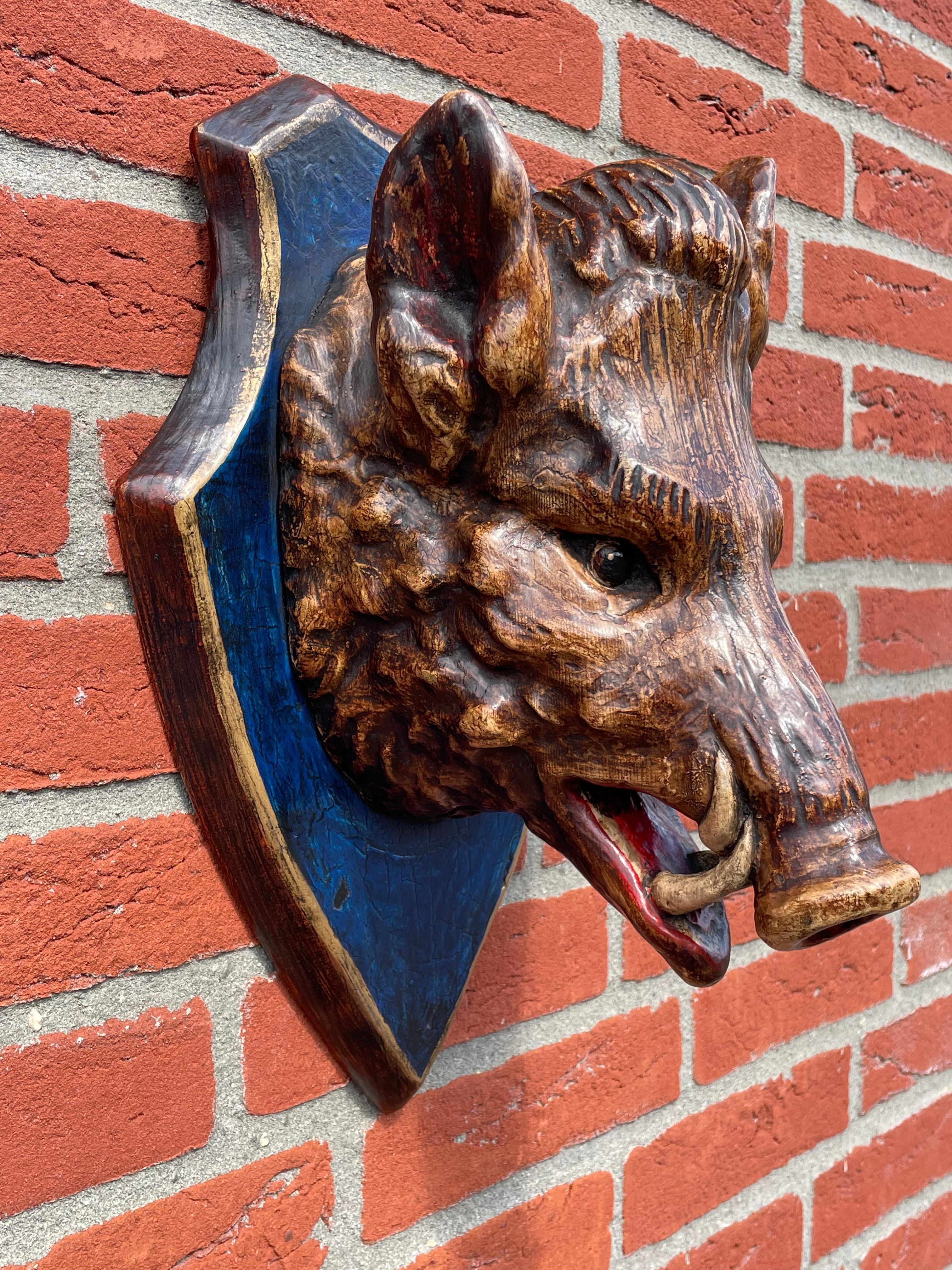Finest Quality Antique Hand Carved & Painted Black Forest Boar / Hog Sculpture For Sale 11