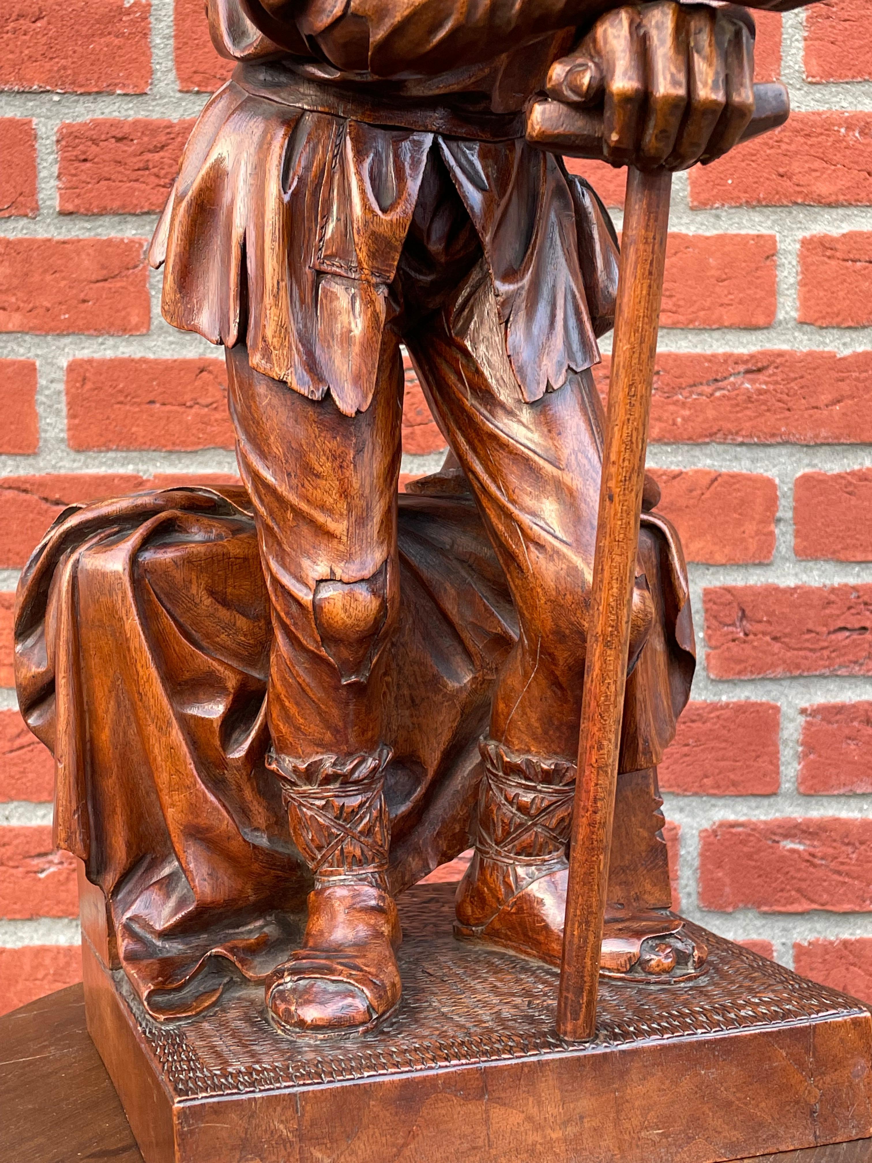 Finest Quality, Antique Hand Carved Nutwood Swiss Black Forest Beggar Sculpture In Excellent Condition For Sale In Lisse, NL