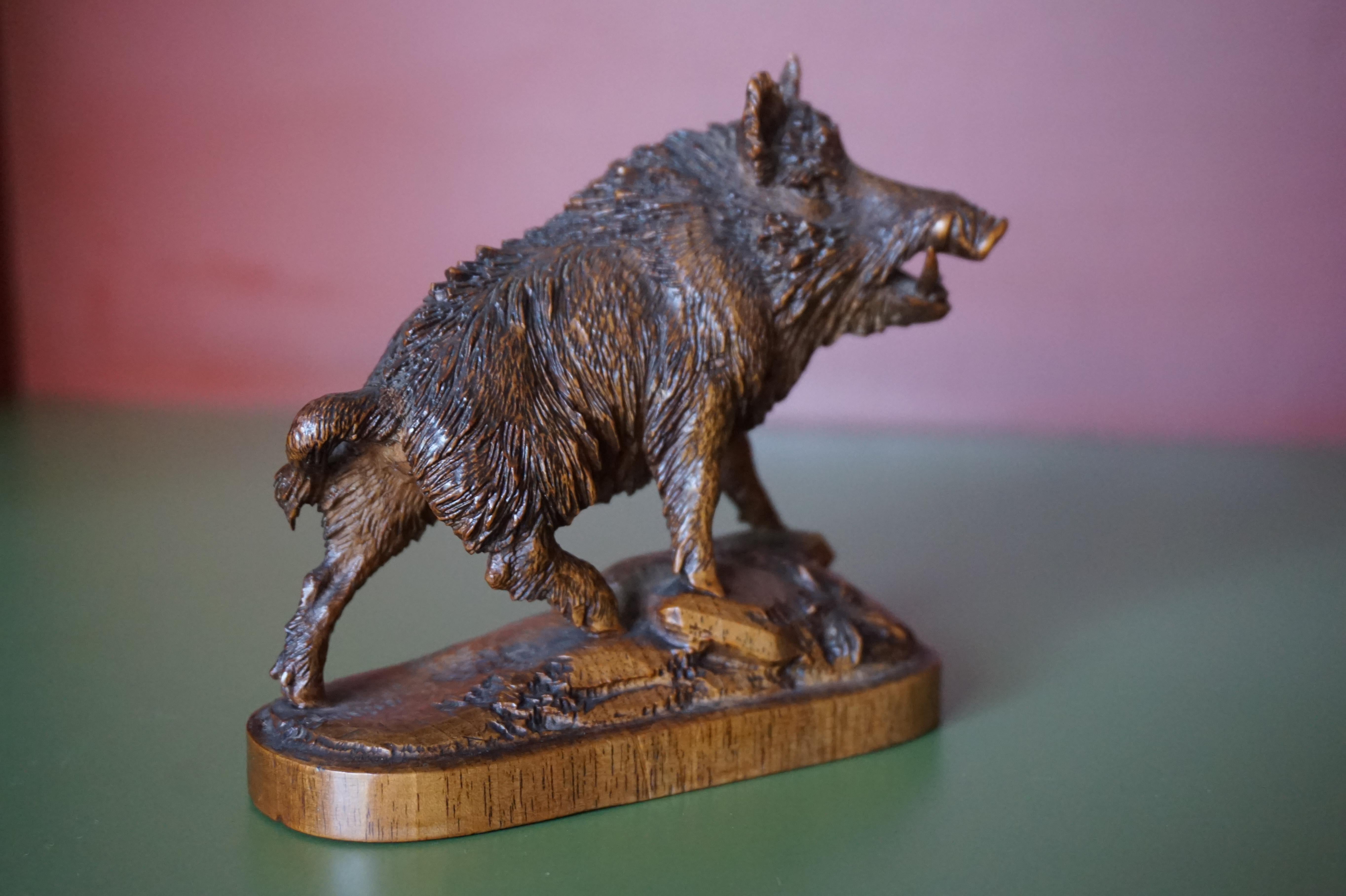 Finest Quality, Antique Hand Carved Nutwood Swiss Black Forest Boar Sculpture 6