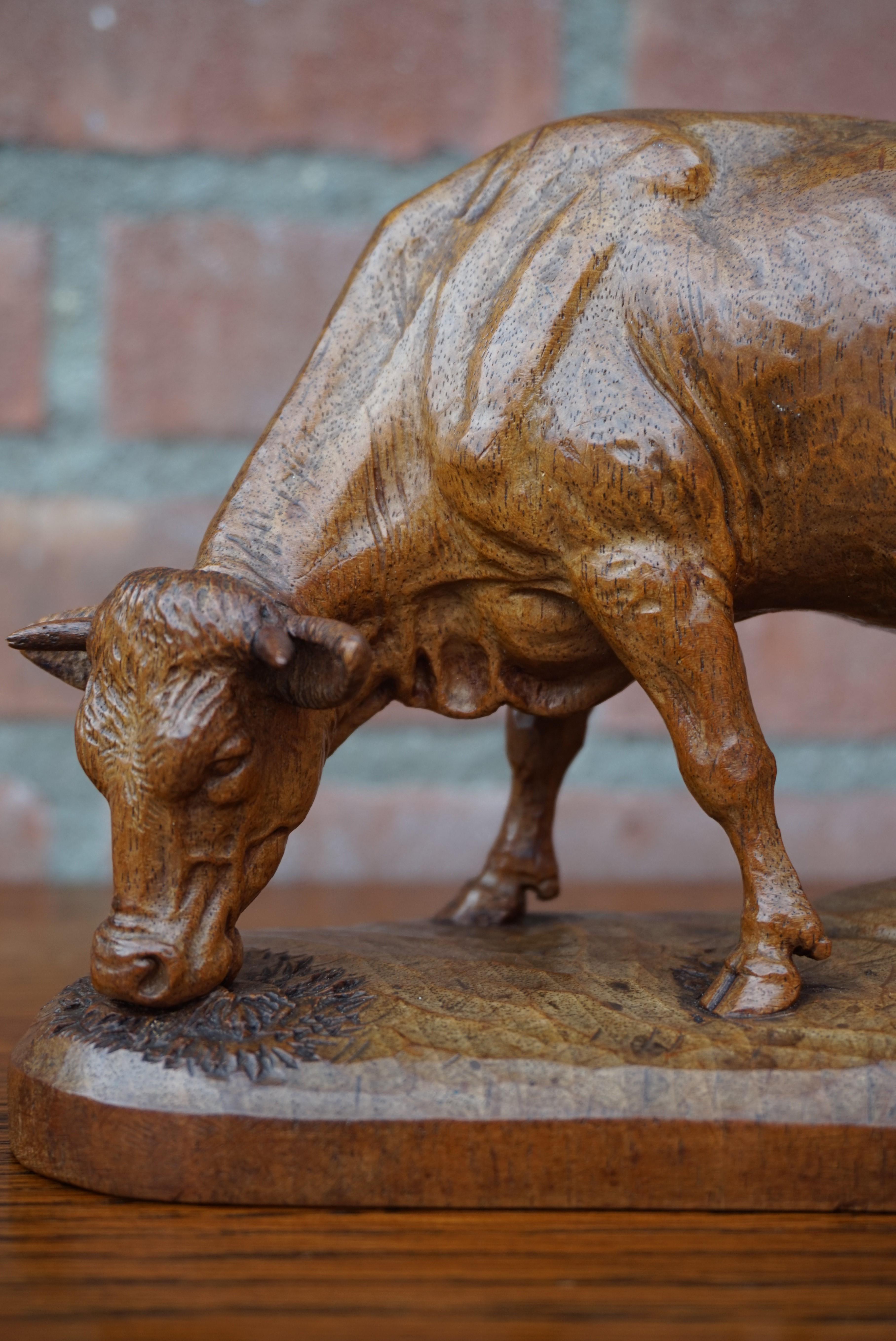 Finest Quality, Antique Hand Carved Nutwood Swiss Black Forest Cow Sculpture 2