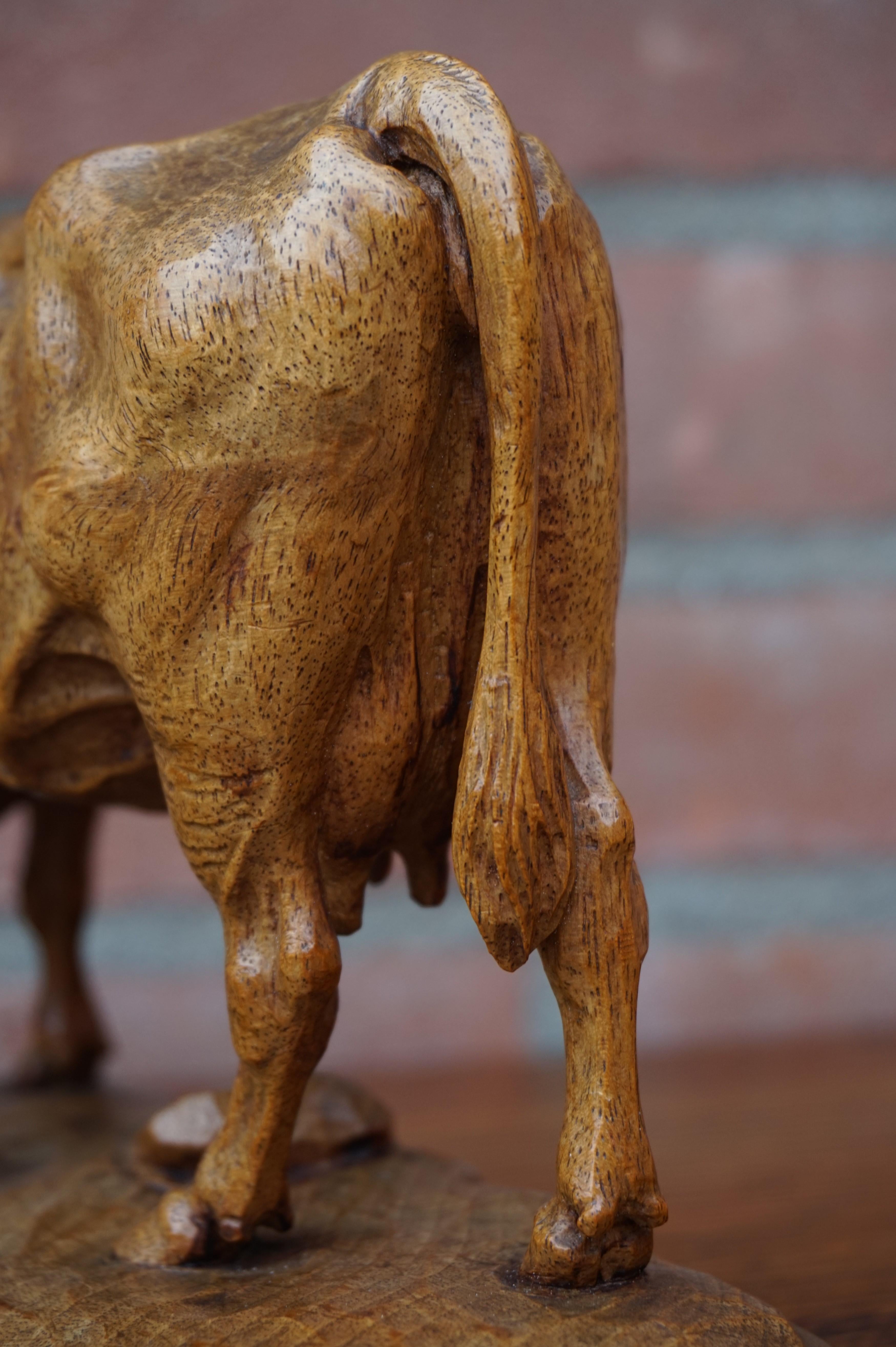 Finest Quality, Antique Hand Carved Nutwood Swiss Black Forest Cow Sculpture 3