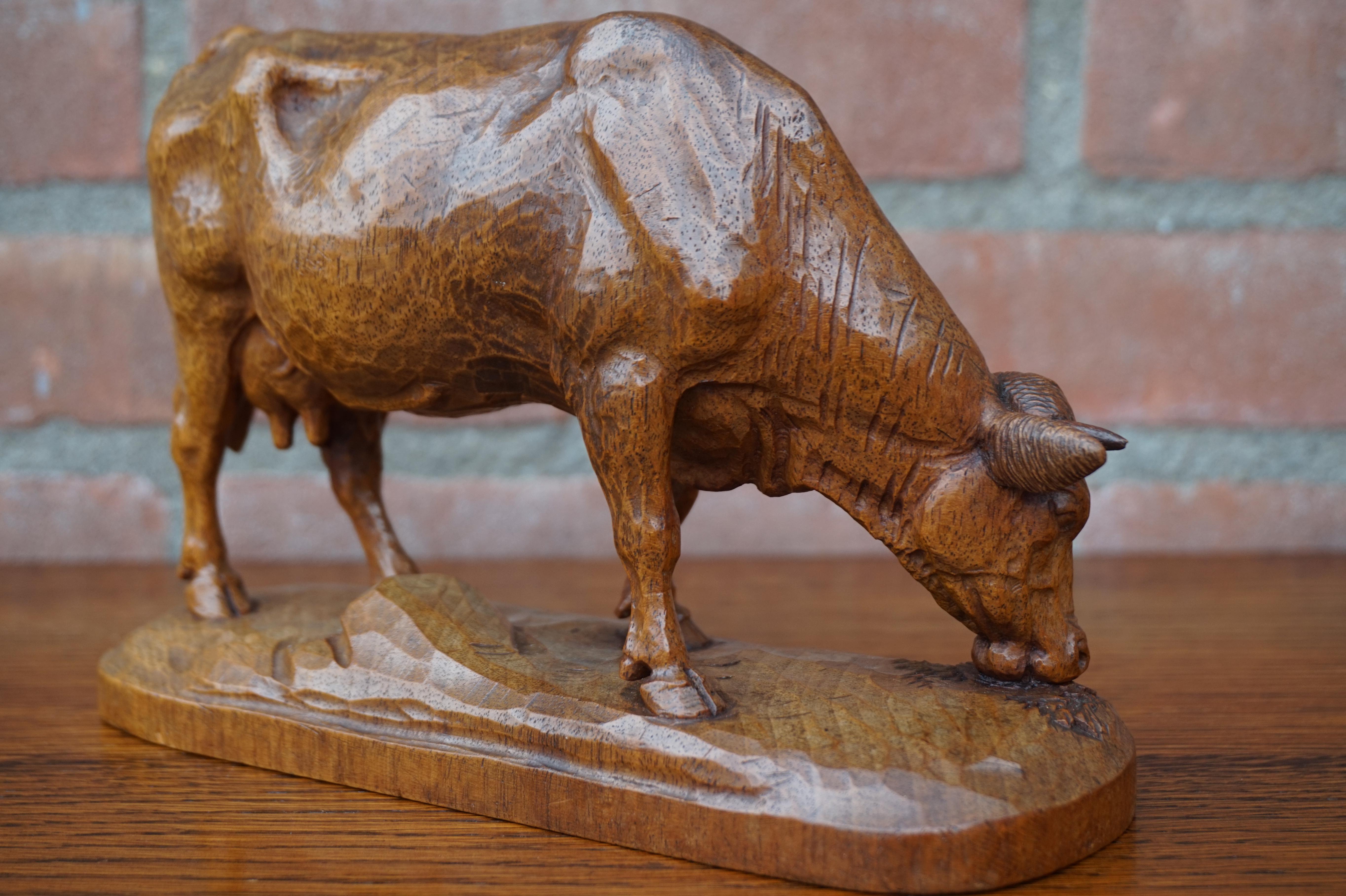 Finest Quality, Antique Hand Carved Nutwood Swiss Black Forest Cow Sculpture 5