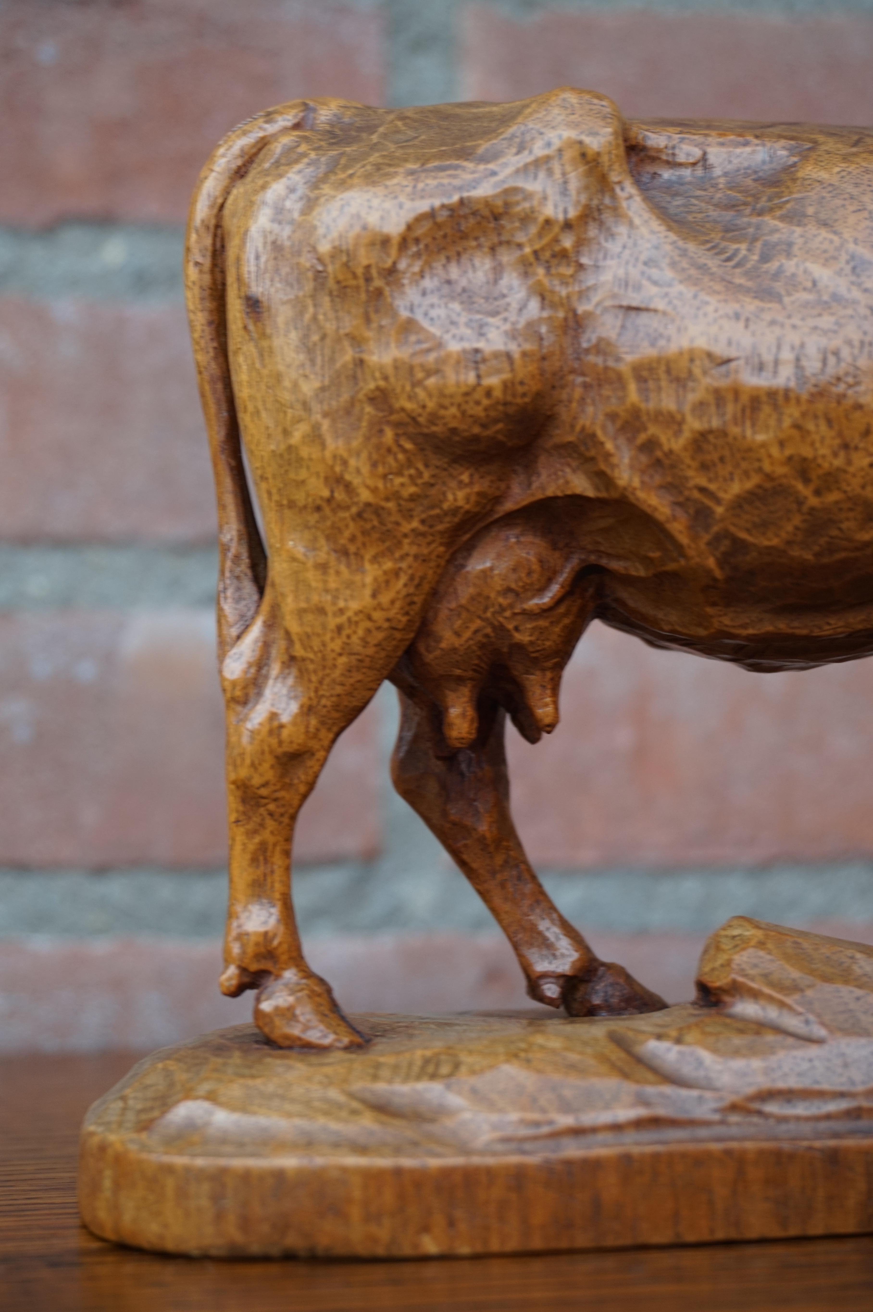 Finest Quality, Antique Hand Carved Nutwood Swiss Black Forest Cow Sculpture 6