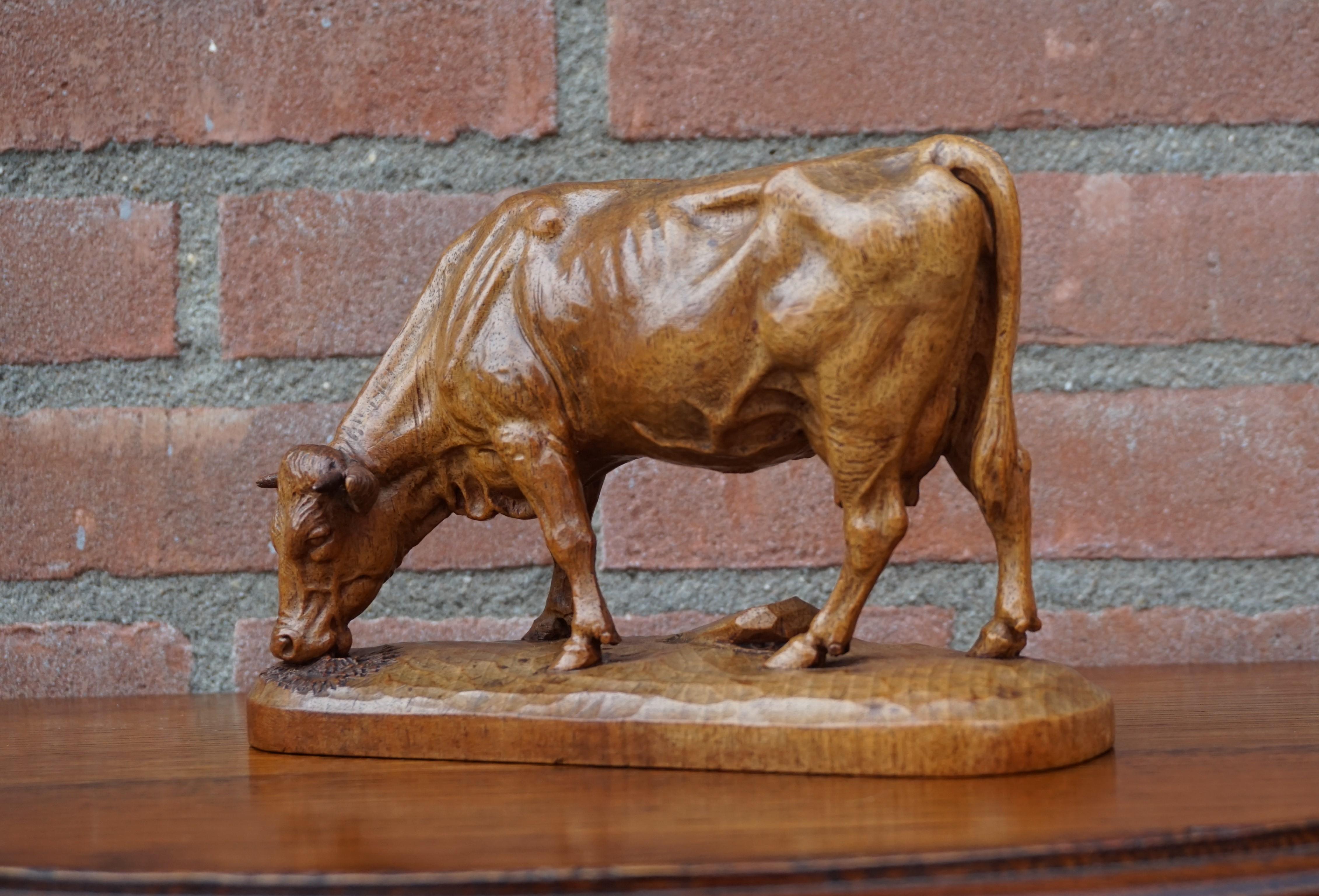 Finest Quality, Antique Hand Carved Nutwood Swiss Black Forest Cow Sculpture 11
