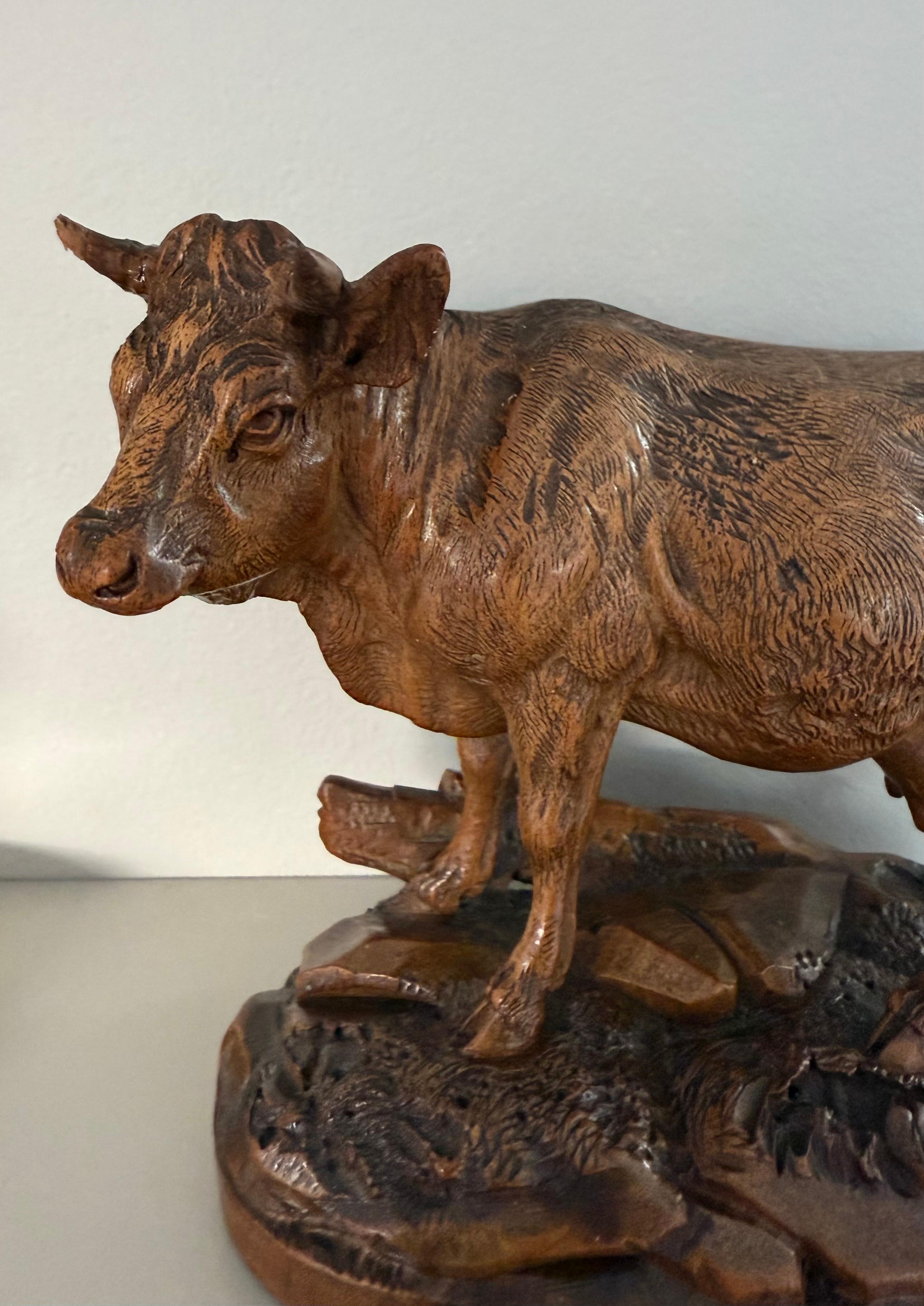 Museum quality and condition Swiss black forest sculpture.

For collectors of the rarest and finest Black Forest sculptures: this incredibly detailed, hand-carved cow could only originate from the Swiss Black Forest region around Lake Brienz. The