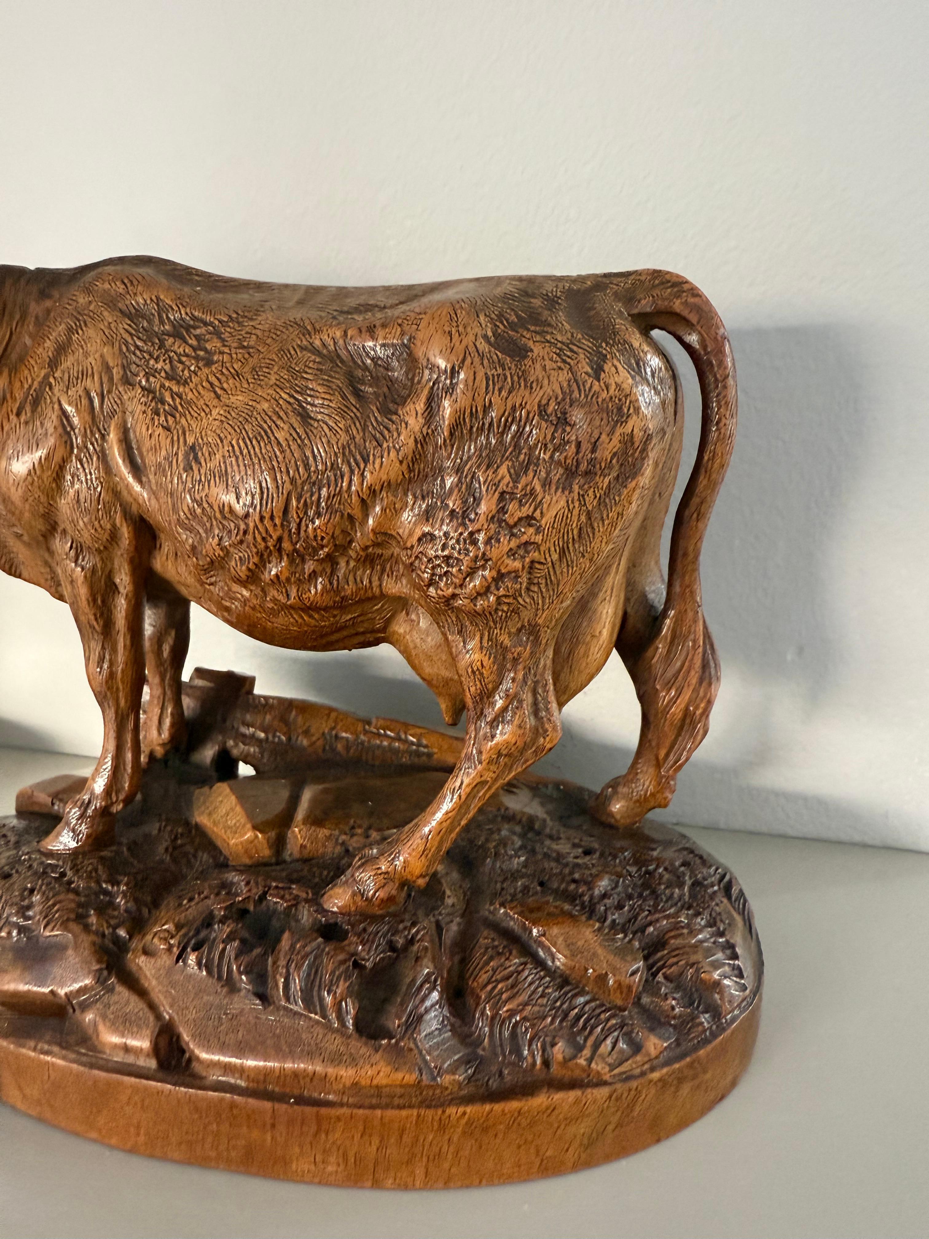 Finest Quality, Antique Hand Carved Nutwood Swiss Black Forest Cow Sculpture For Sale 1
