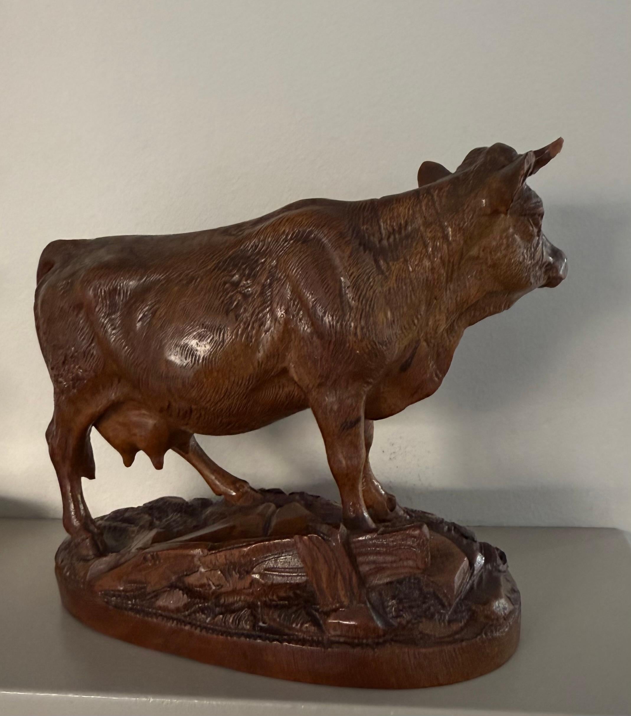 Finest Quality, Antique Hand Carved Nutwood Swiss Black Forest Cow Sculpture For Sale 2