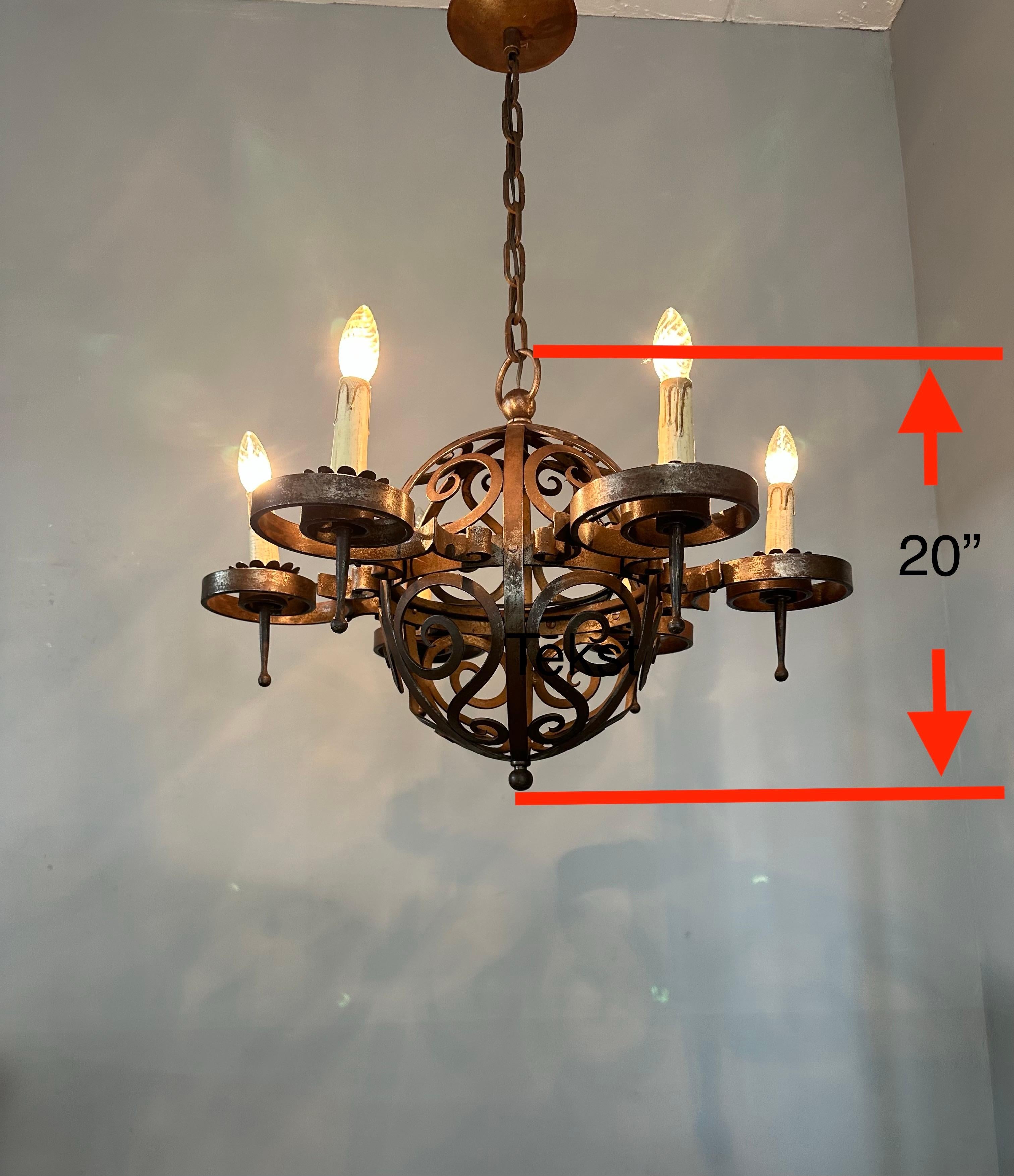 Lampadario in ferro battuto Art Deco di qualità eccellente con forme arricciate In condizioni buone in vendita a Lisse, NL