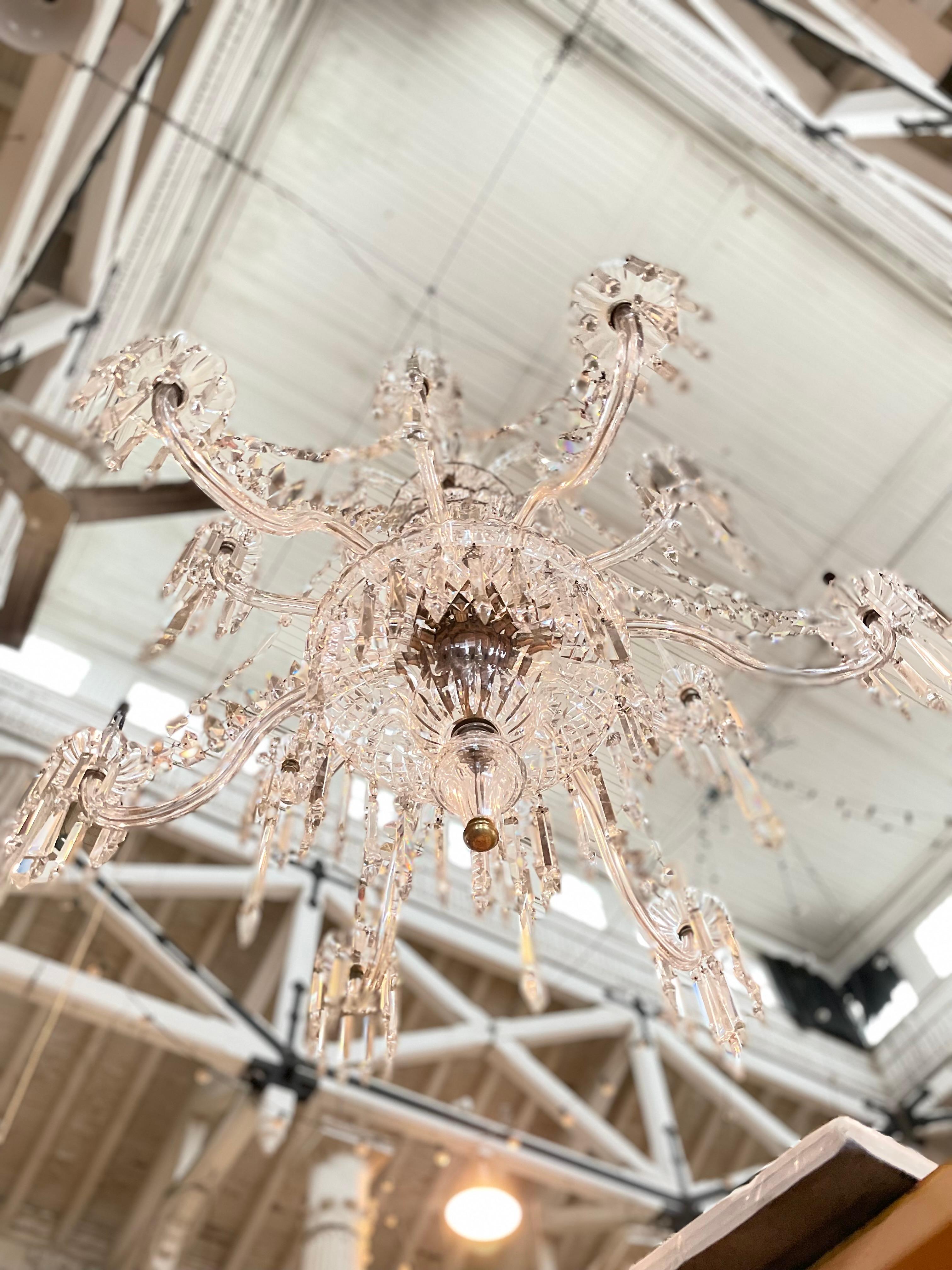 Neoclassico Lampadario di cristallo tagliato di altissima qualità di F. & C. Osler, 1850 ca. in vendita