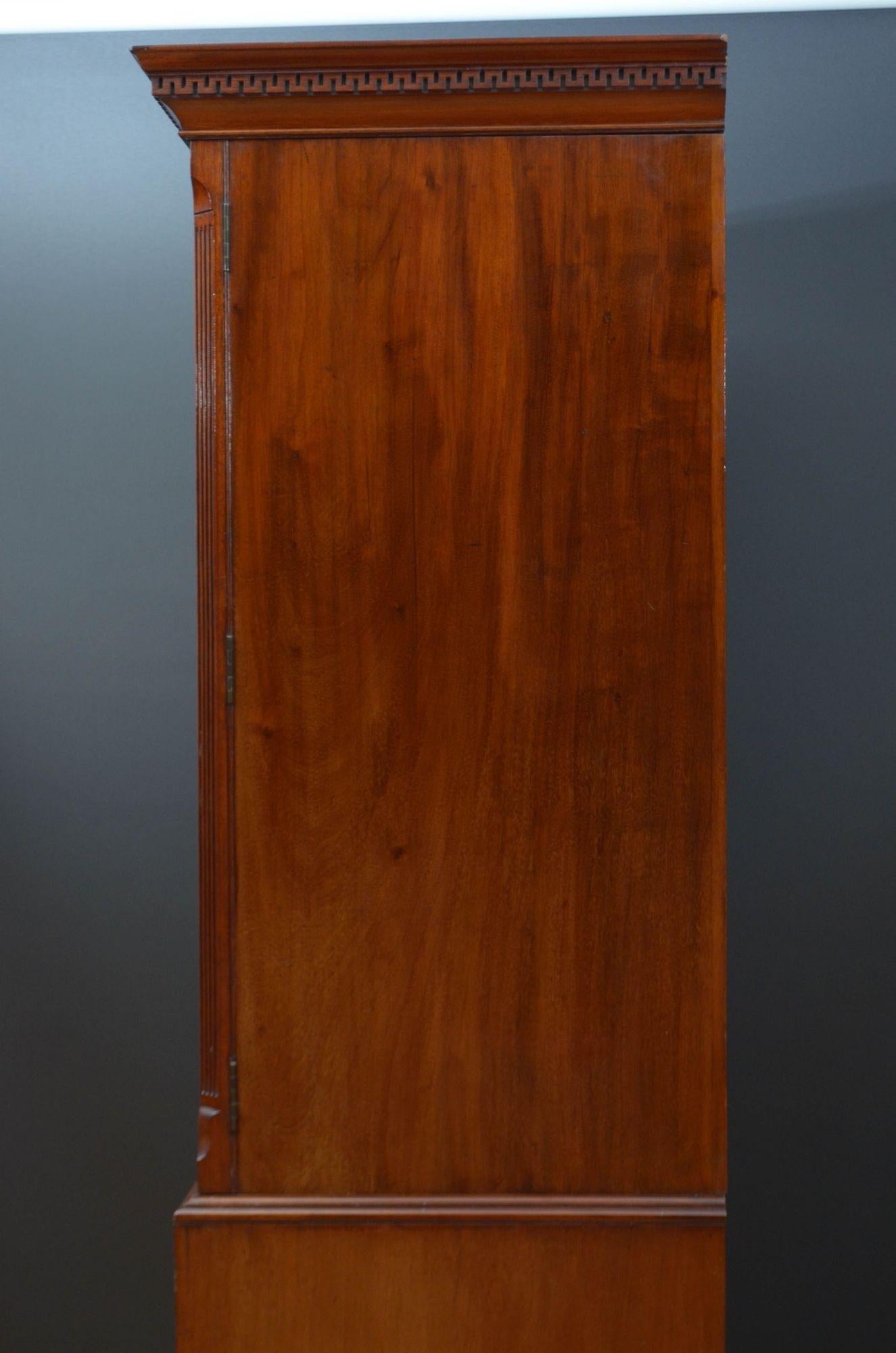 Finest quality Edwardian Solid Mahogany Linen Press For Sale 11