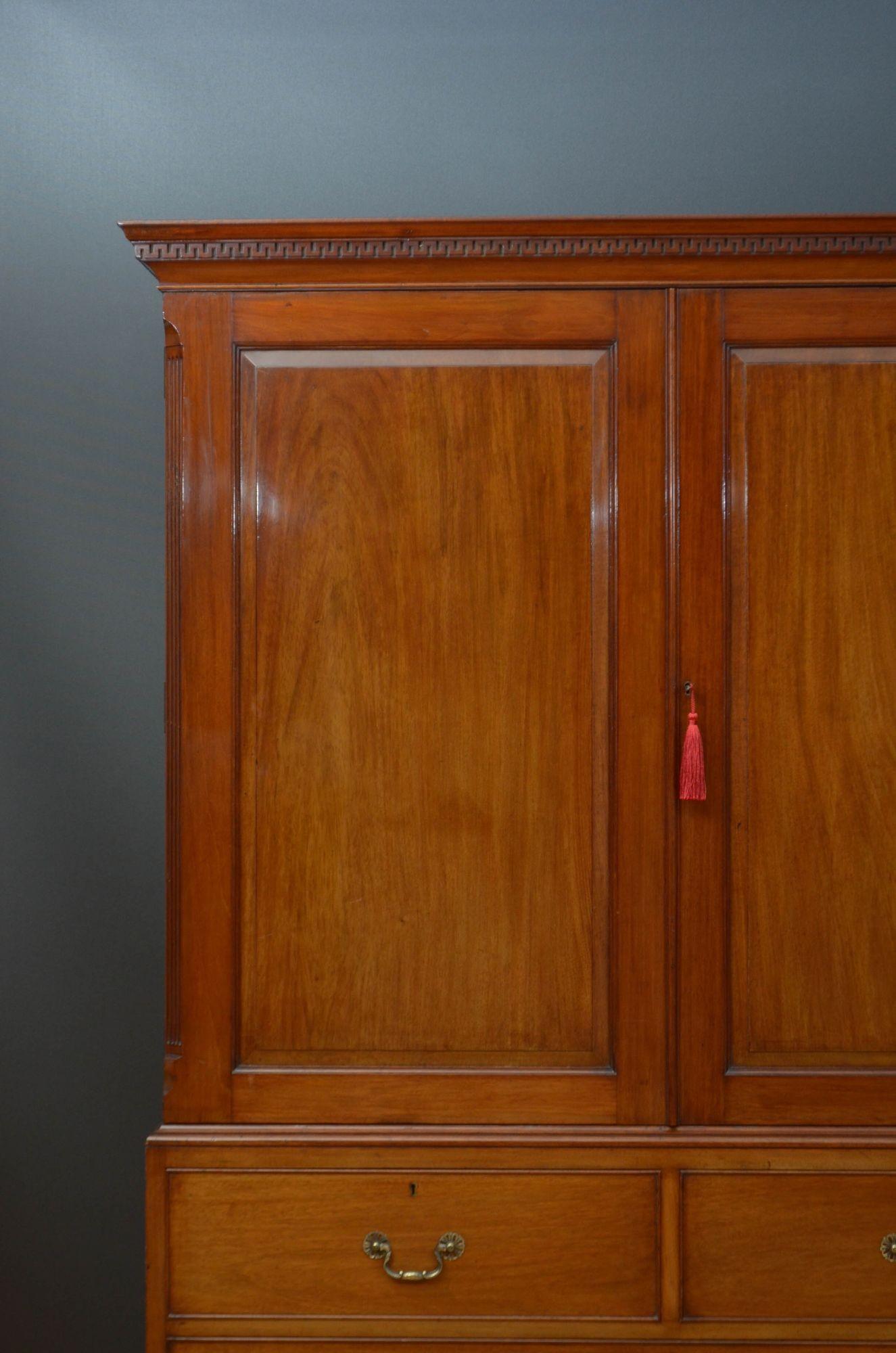 Finest quality Edwardian Solid Mahogany Linen Press For Sale 2