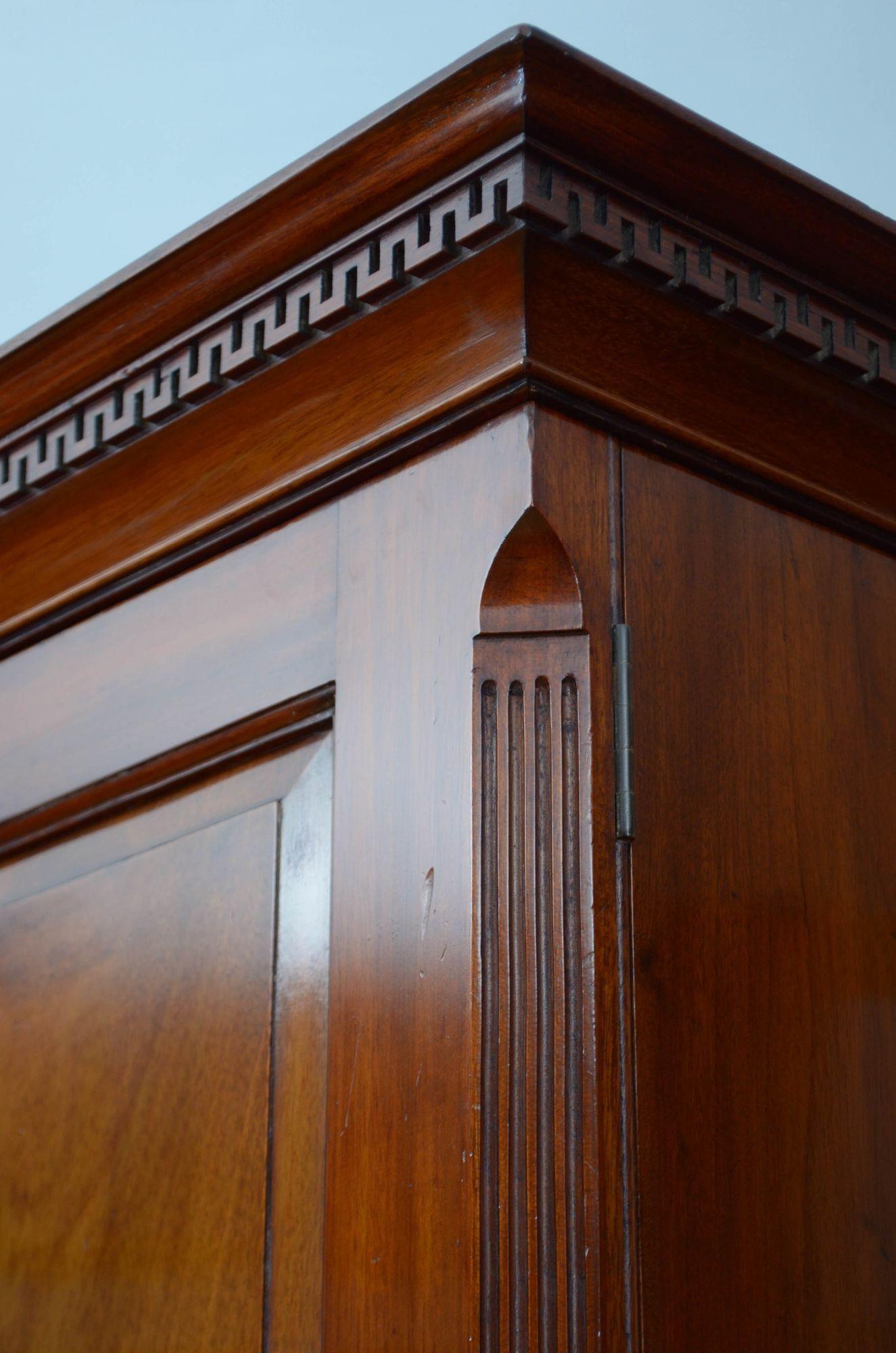 Finest quality Edwardian Solid Mahogany Linen Press For Sale 3