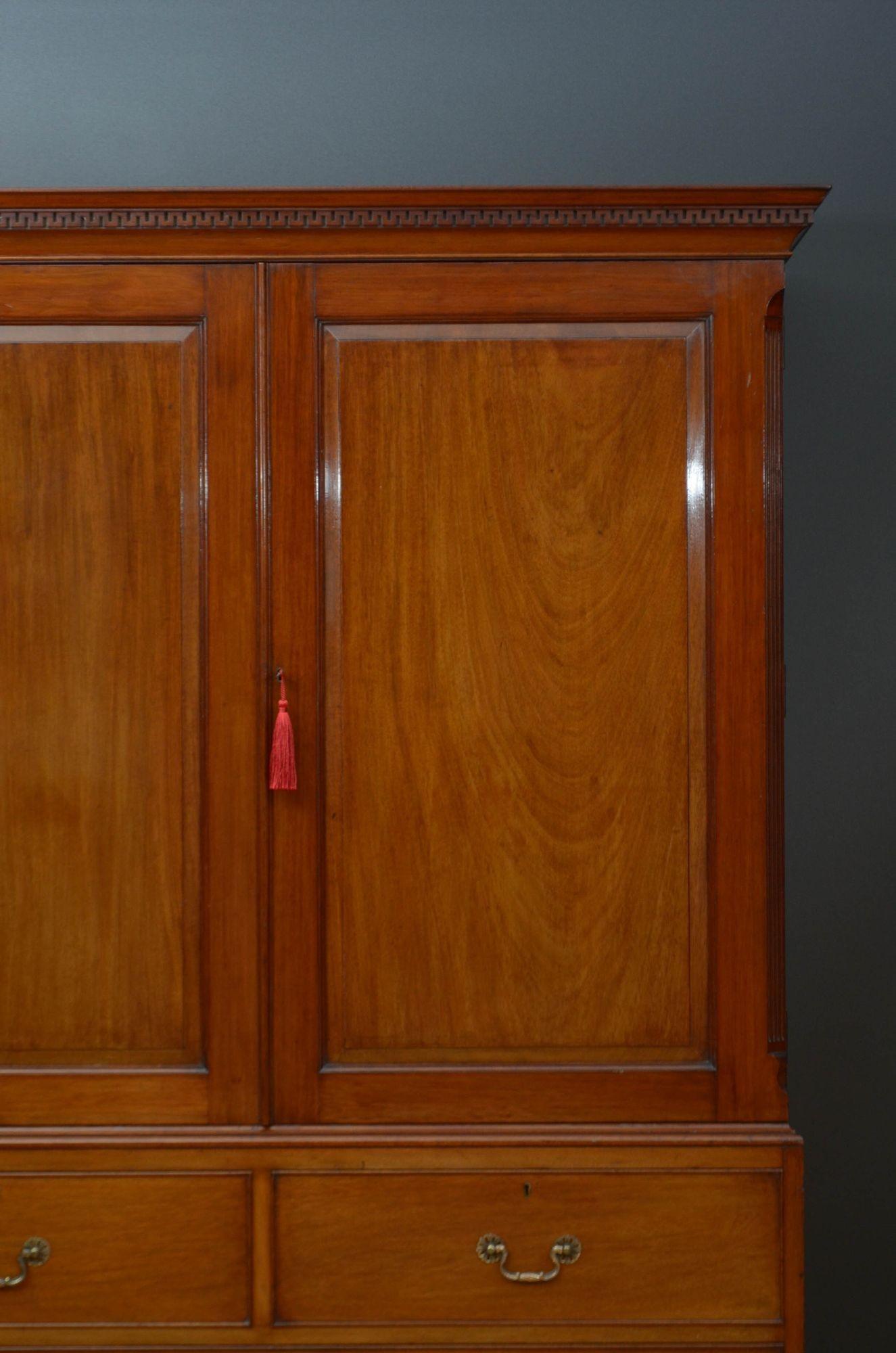 Finest quality Edwardian Solid Mahogany Linen Press For Sale 4