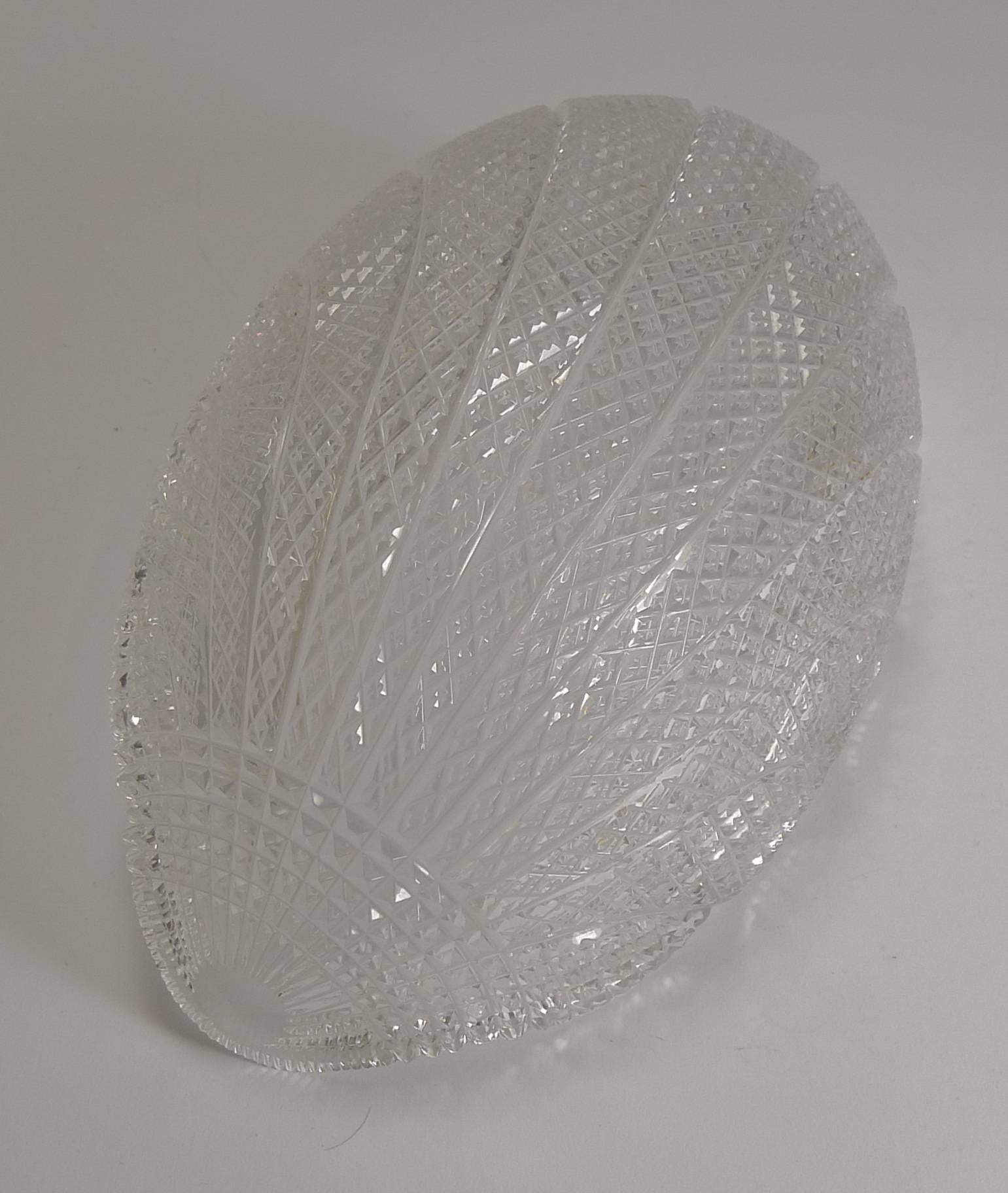Englische Schale/Korb aus geschliffenem Kristall und versilbert in höchster Qualität, um 1880 im Angebot 1