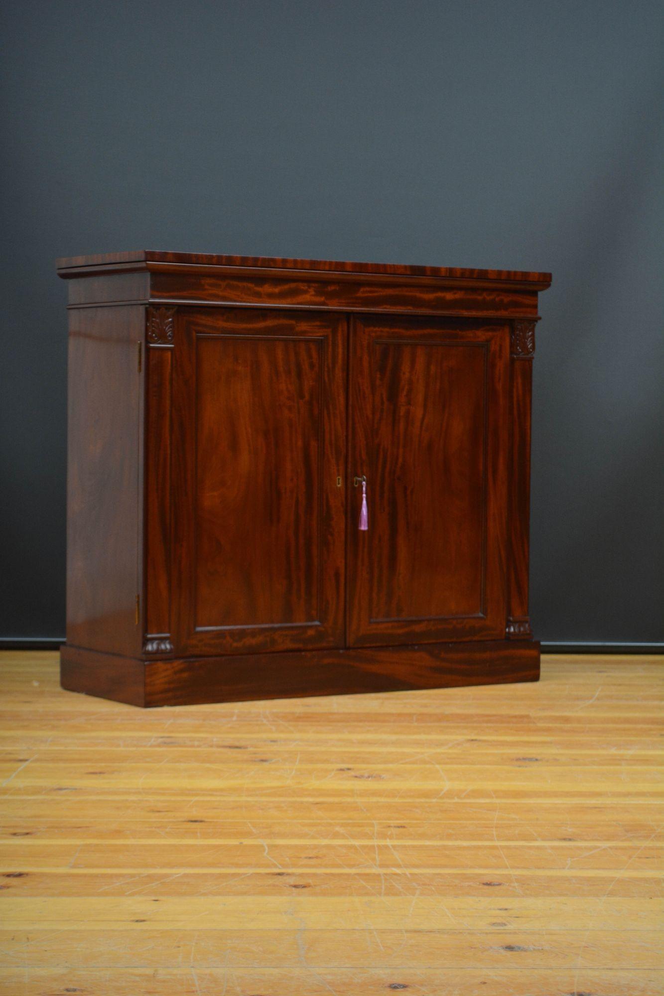 Finest Quality English William IV Two Door Chiffonier in Mahogany In Good Condition In Whaley Bridge, GB
