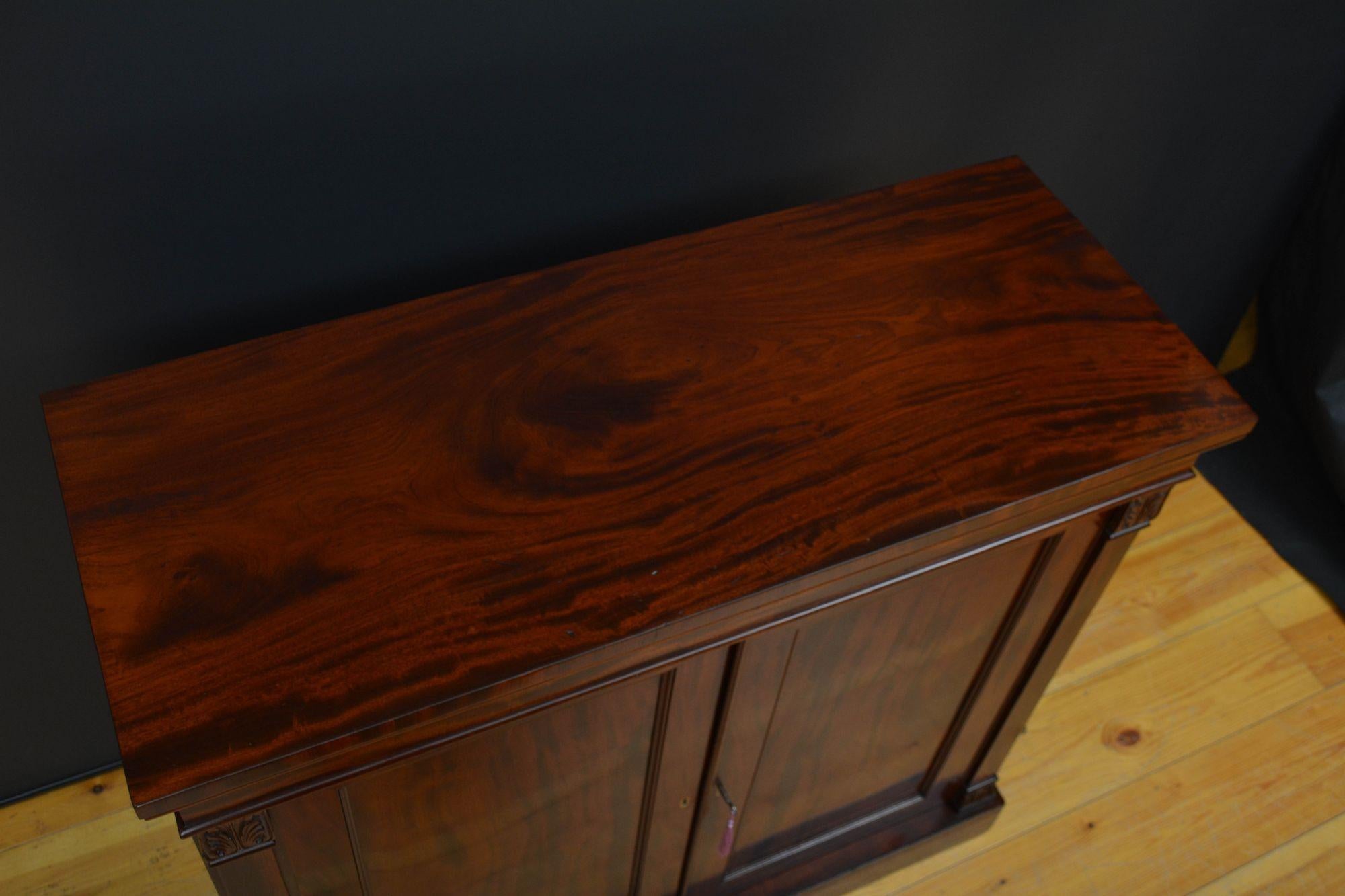 19th Century Finest Quality English William IV Two Door Chiffonier in Mahogany