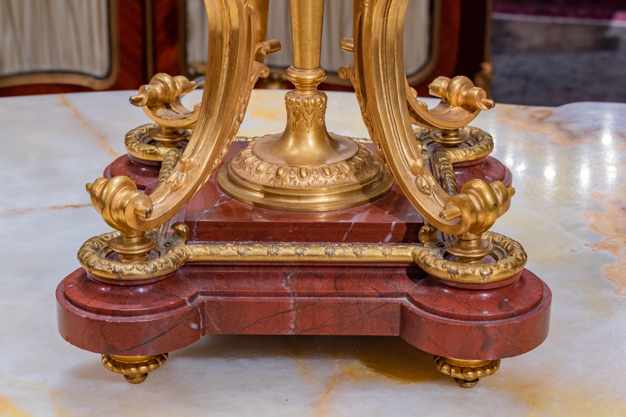 Feinste Qualität Französisch 19. Jahrhundert vergoldete Bronze und Marmor Lampe (Louis Philippe) im Angebot