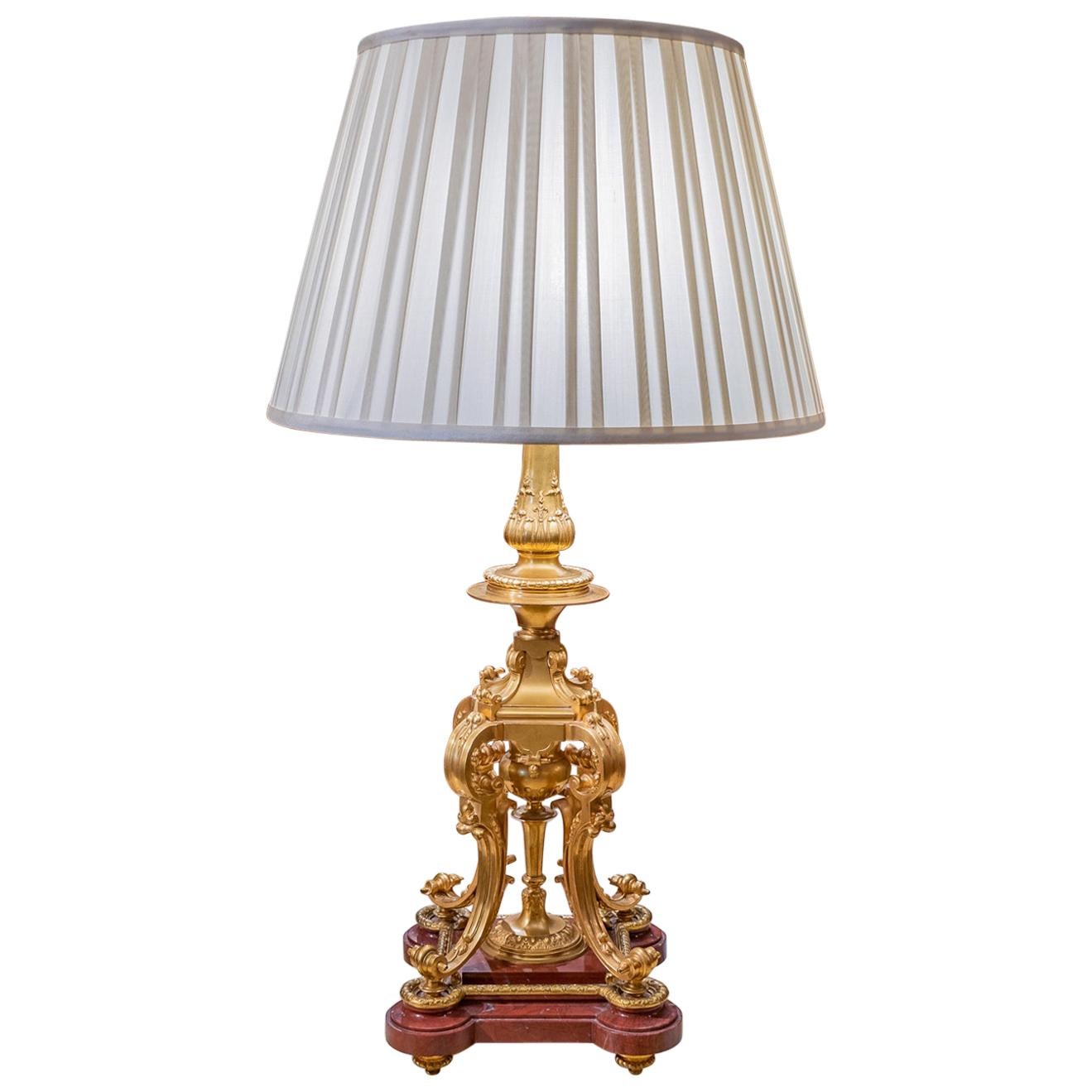 Lampe française du 19ème siècle en bronze doré et marbre de la plus haute qualité