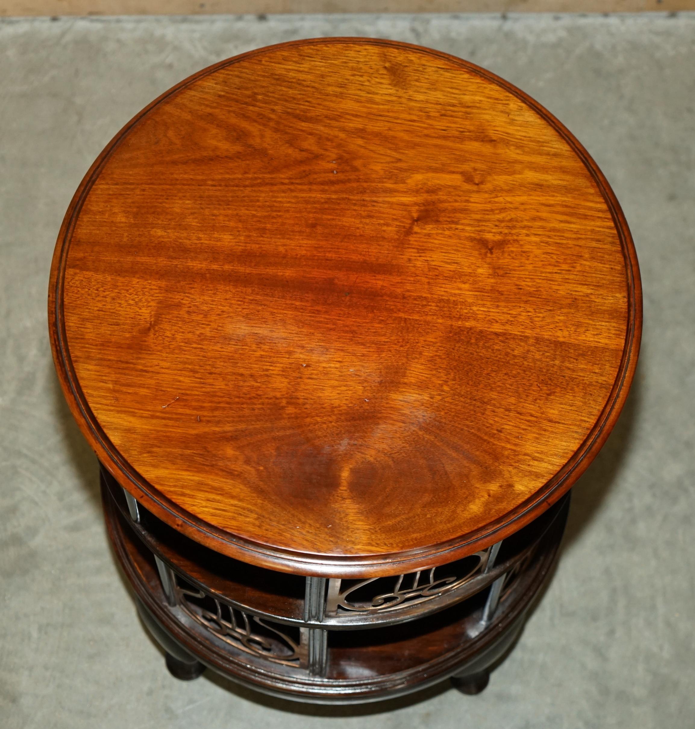 Vittoriano TAVOLO LIBRERIA DI QUALITA' ANTICO VICTORIANO COMPLETAMENTE RESTAURATO IN LEGNO E OTTONE in vendita