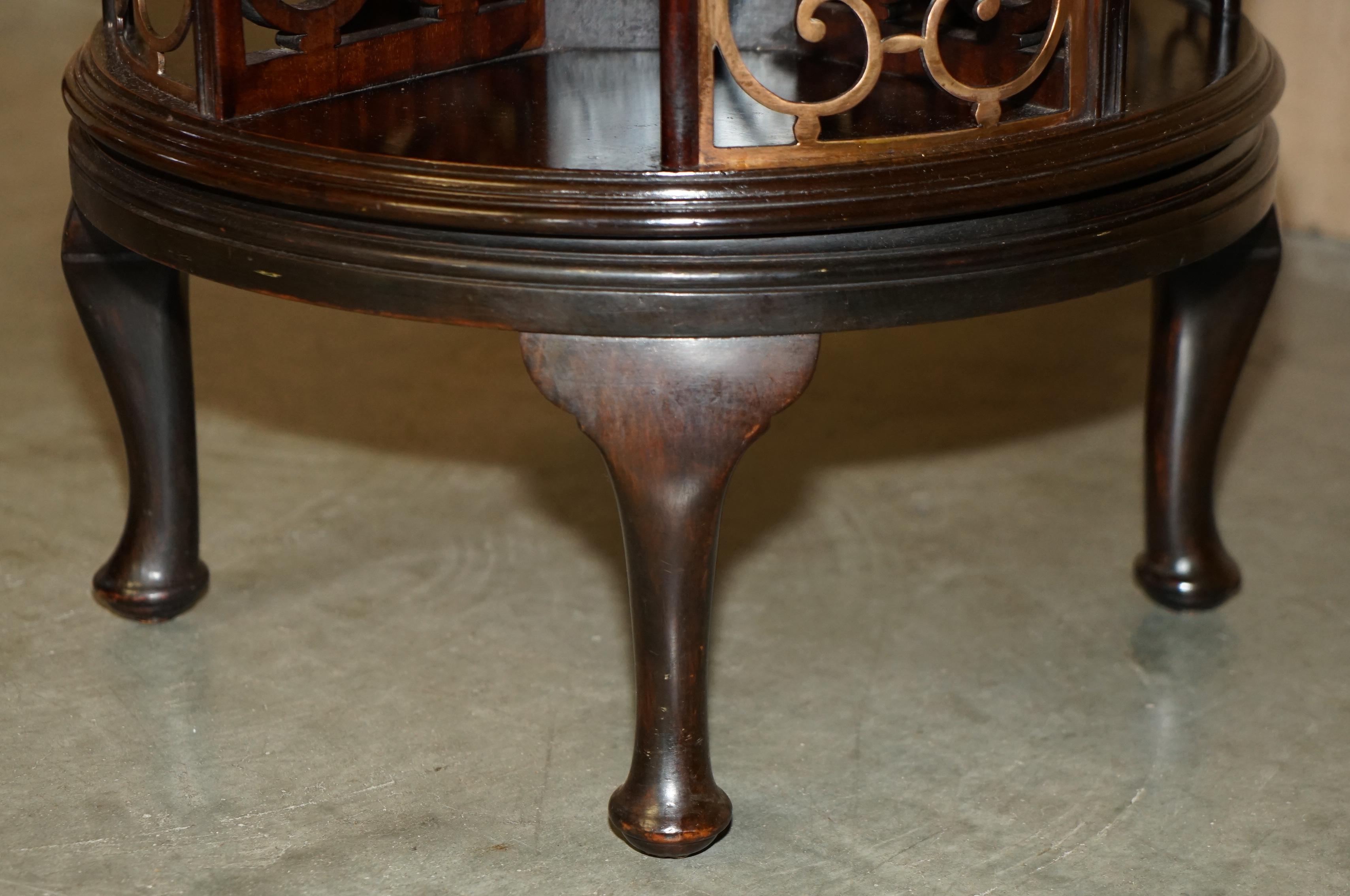 TAVOLO LIBRERIA DI QUALITA' ANTICO VICTORIANO COMPLETAMENTE RESTAURATO IN LEGNO E OTTONE in vendita 1