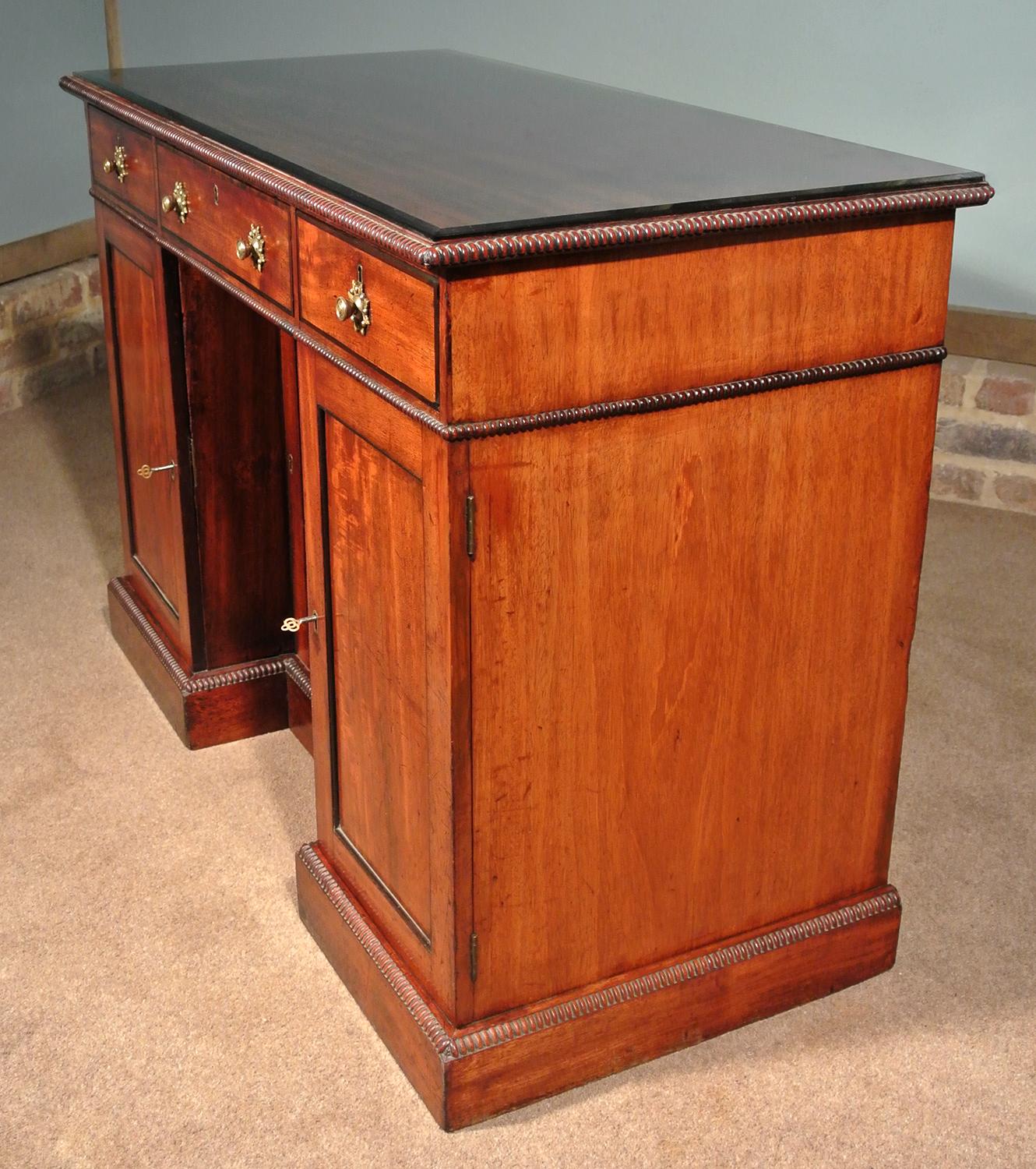 Fine George III Mahogany Dressing Table For Sale 6