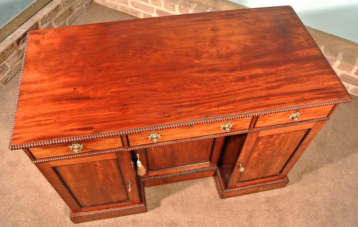 Fine George III Mahogany Dressing Table For Sale 7