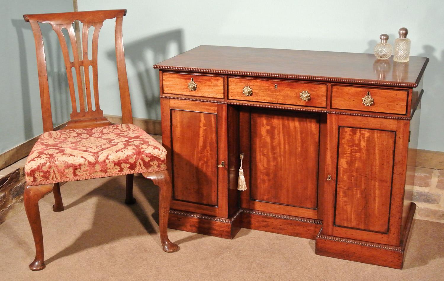 Fine George III Mahogany Dressing Table In Good Condition For Sale In Dallington, East Sussex