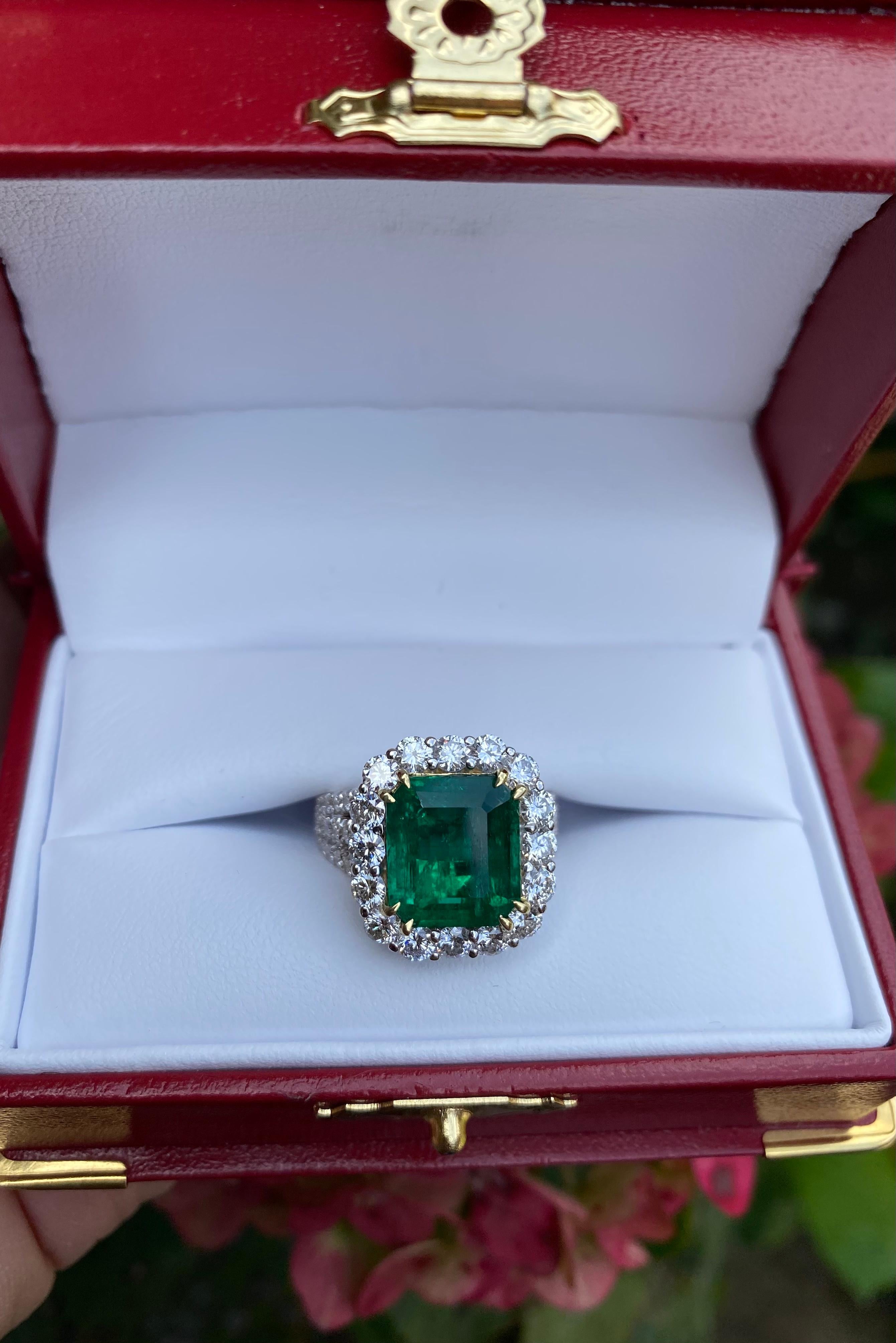 Finest Quality GIA Certified 6.39 Carat Colombian Emerald and Diamond 18K Ring 2