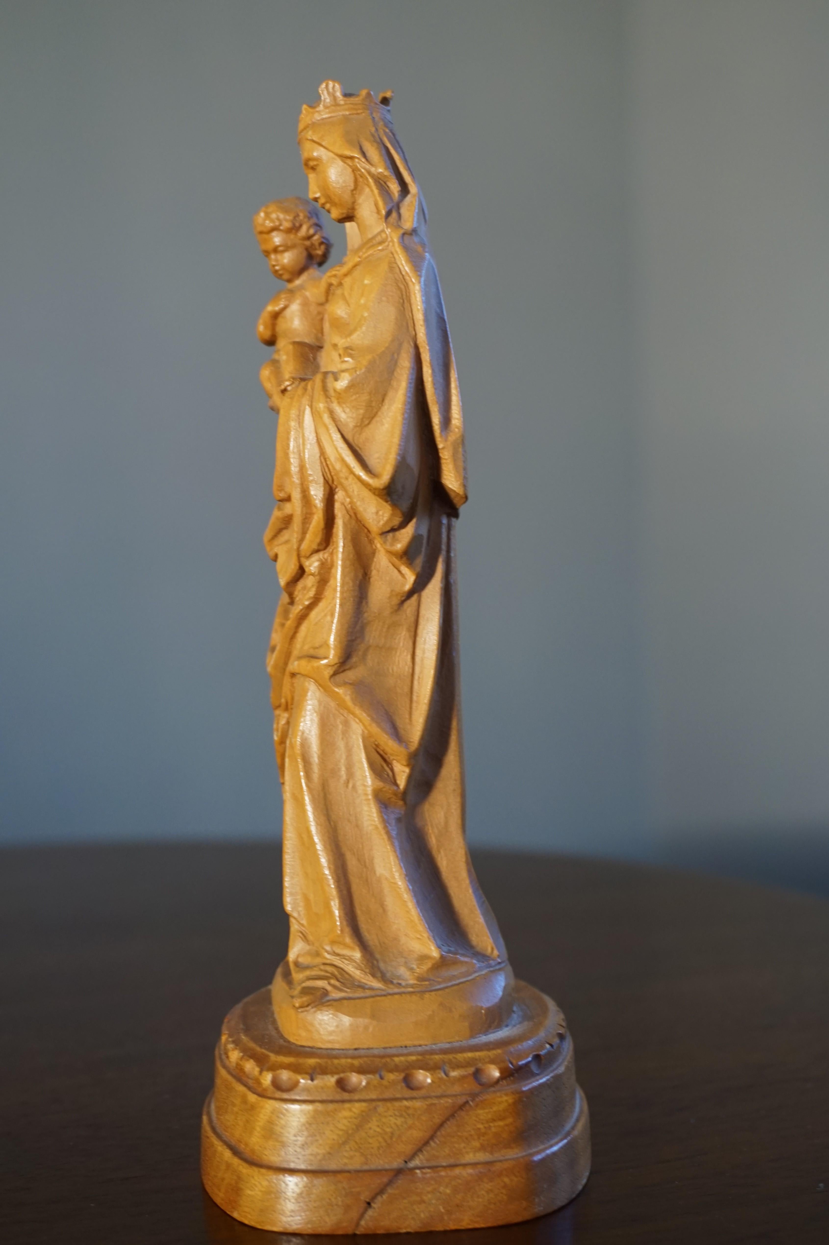 Finest Quality, Hand Carved Miniature Statue of Mother Mary Holding Child Jesus In Good Condition In Lisse, NL