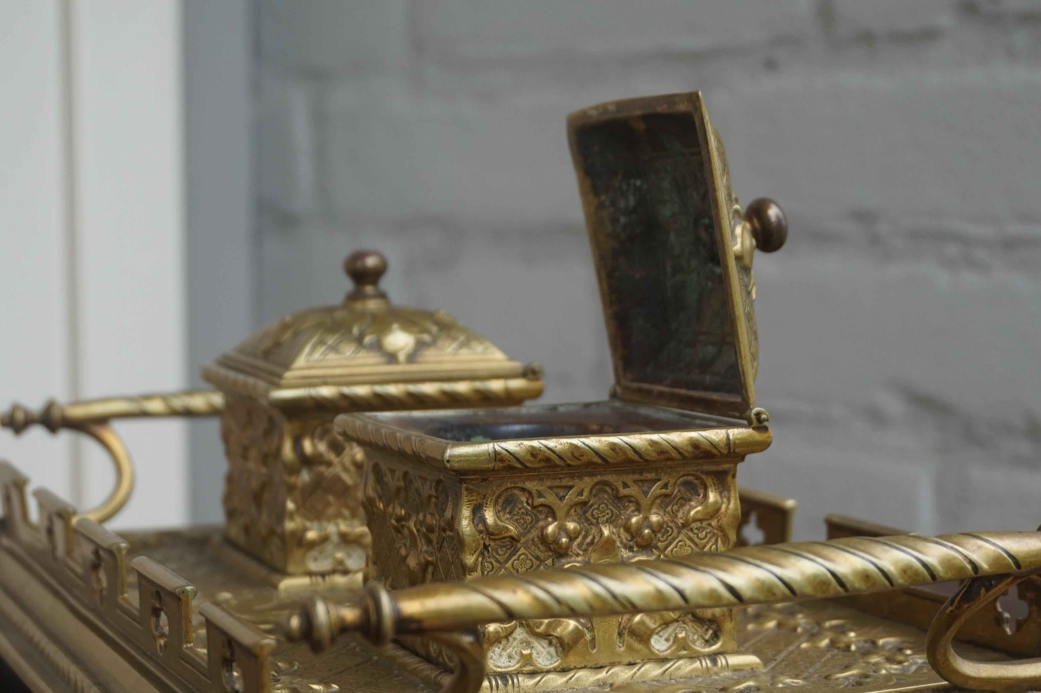 Finest Quality Handcrafted Antique Bronze and Brass Gothic Revival Inkstand In Excellent Condition For Sale In Lisse, NL