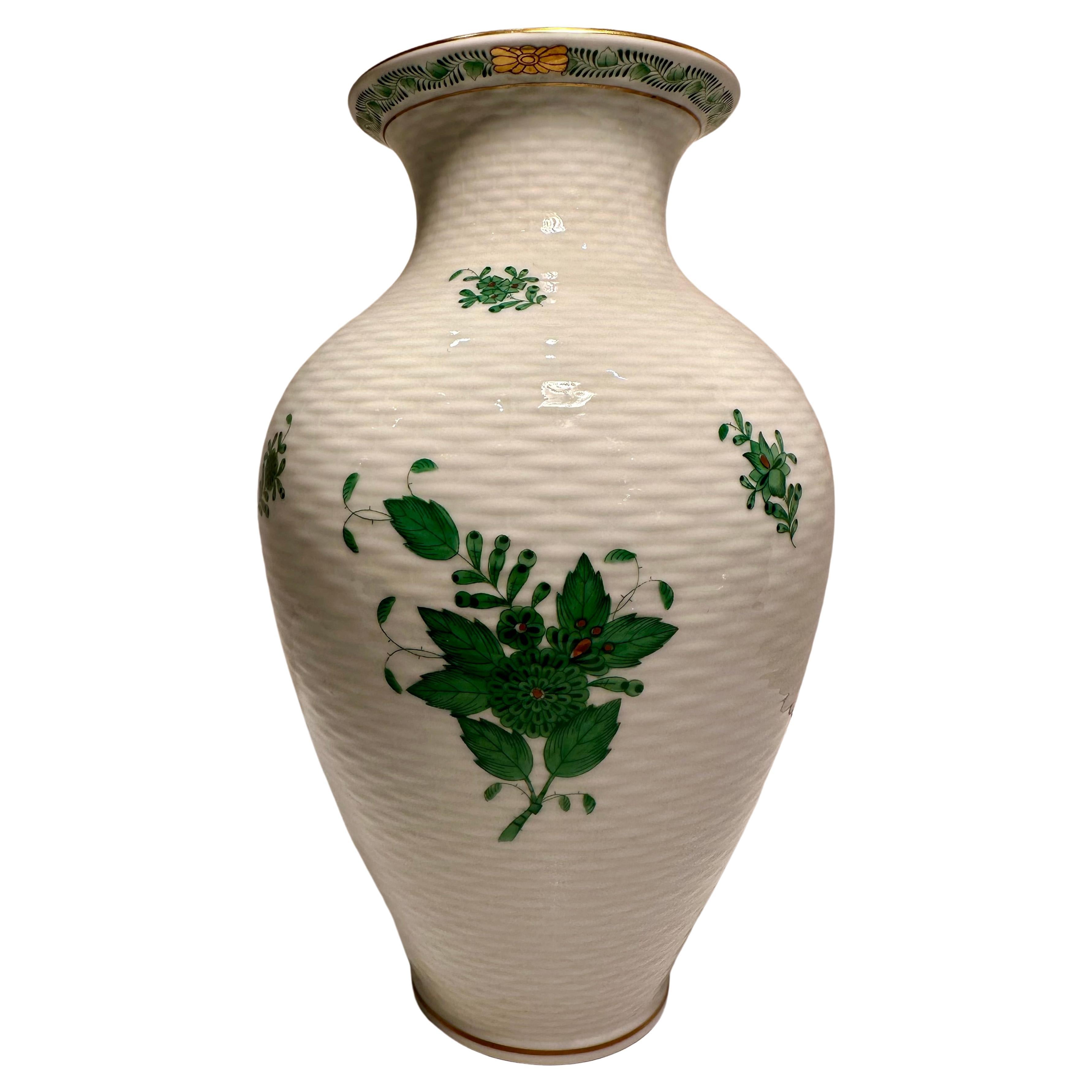 Vase en porcelaine Herend Chinese Bouquet Green Indian Basket de la meilleure qualité
