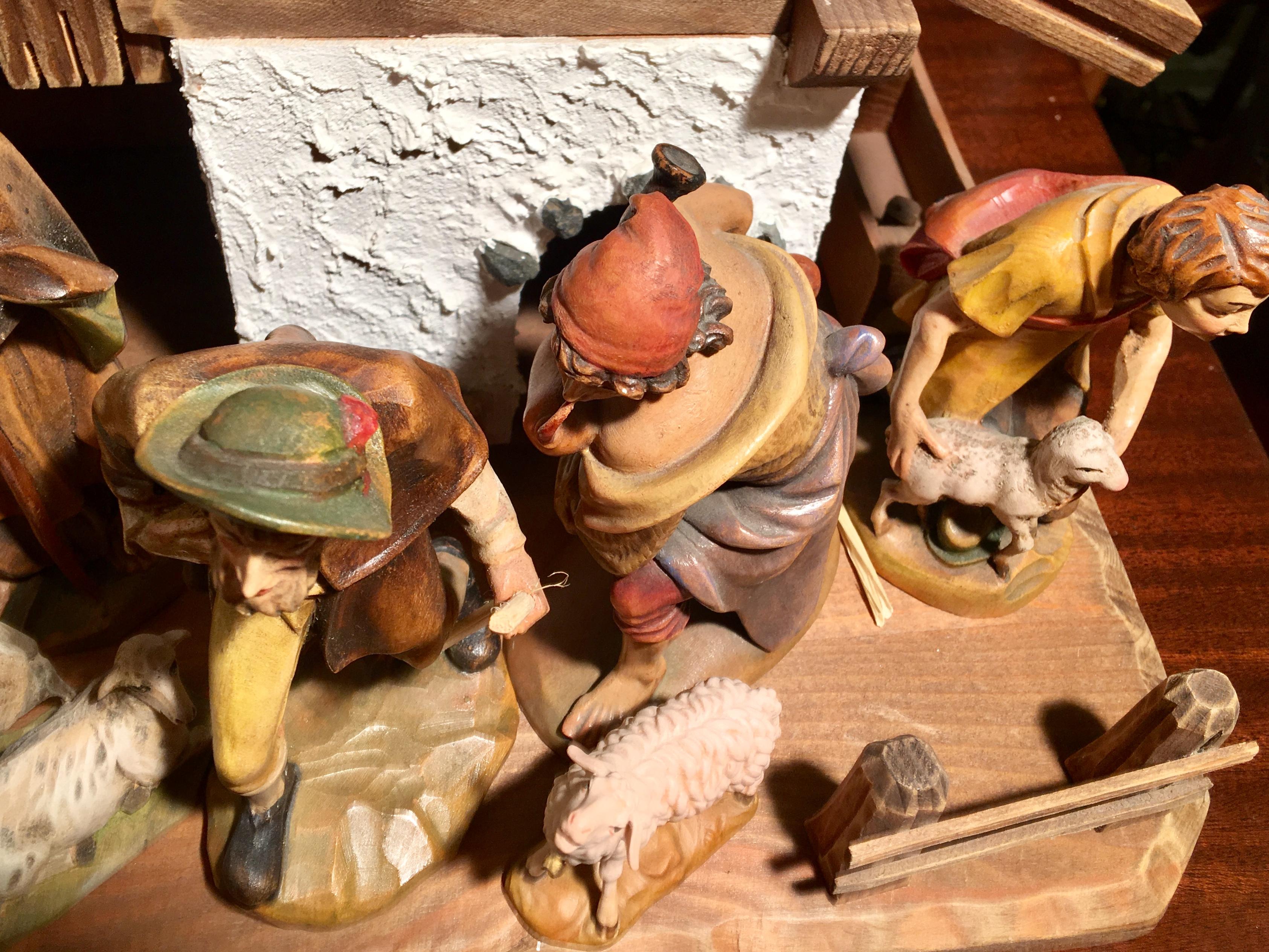 Finest Quality Italian Nativity Set Hand Carved Wood 16-Piece Oswald Demetz Deur 4