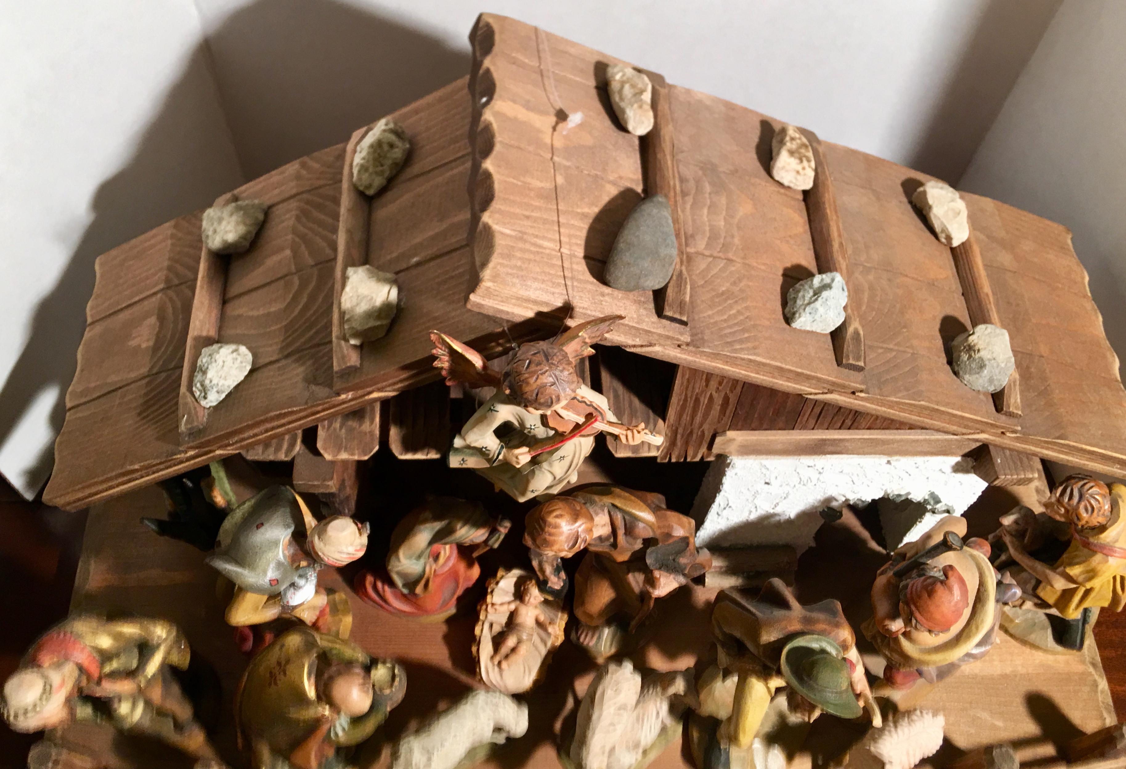 Contemporary Finest Quality Italian Nativity Set Hand Carved Wood 16-Piece Oswald Demetz Deur
