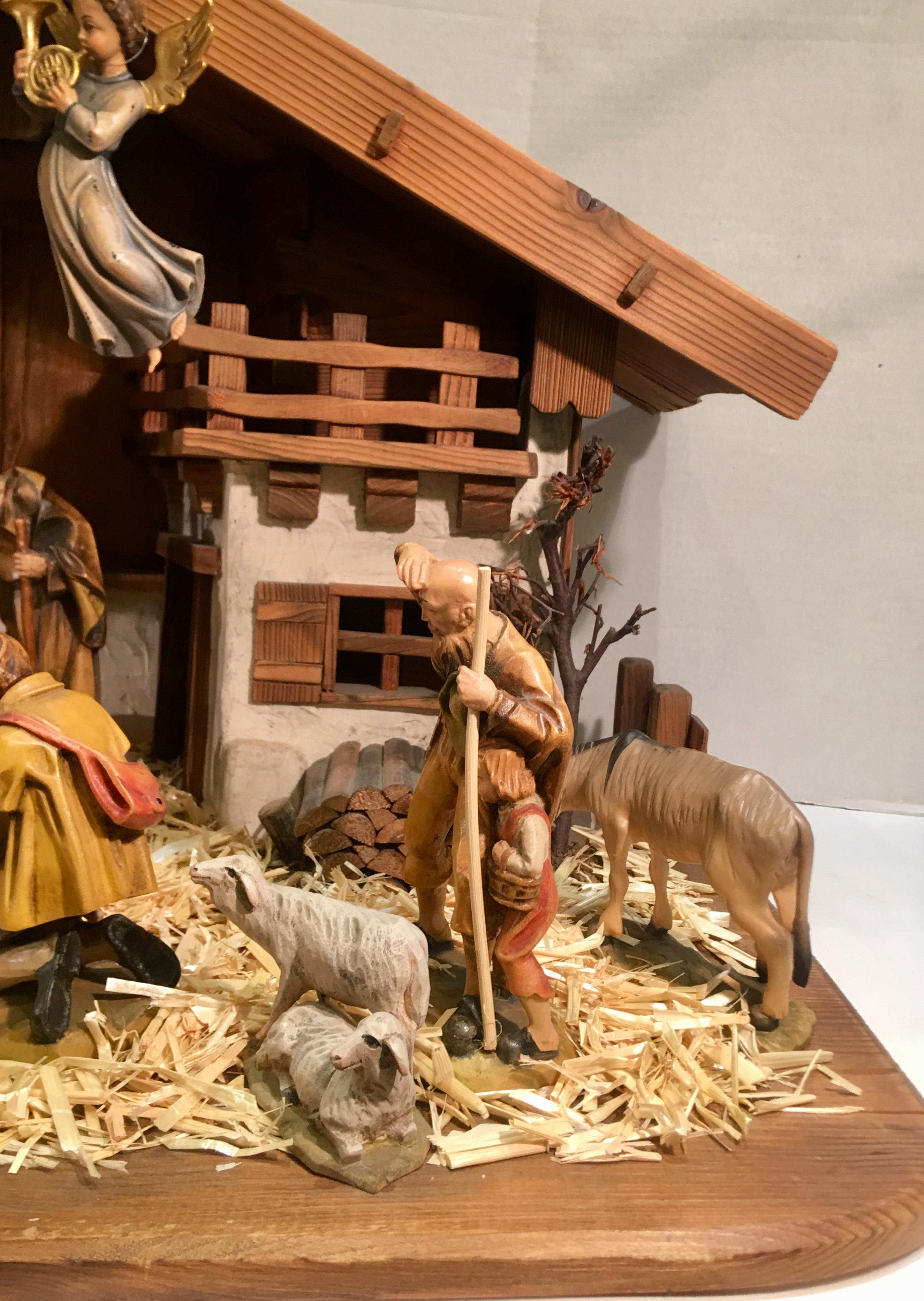 Finest Quality Italian Nativity Set Hand Carved Wood 17-Piece Oswald Demetz Deur 3