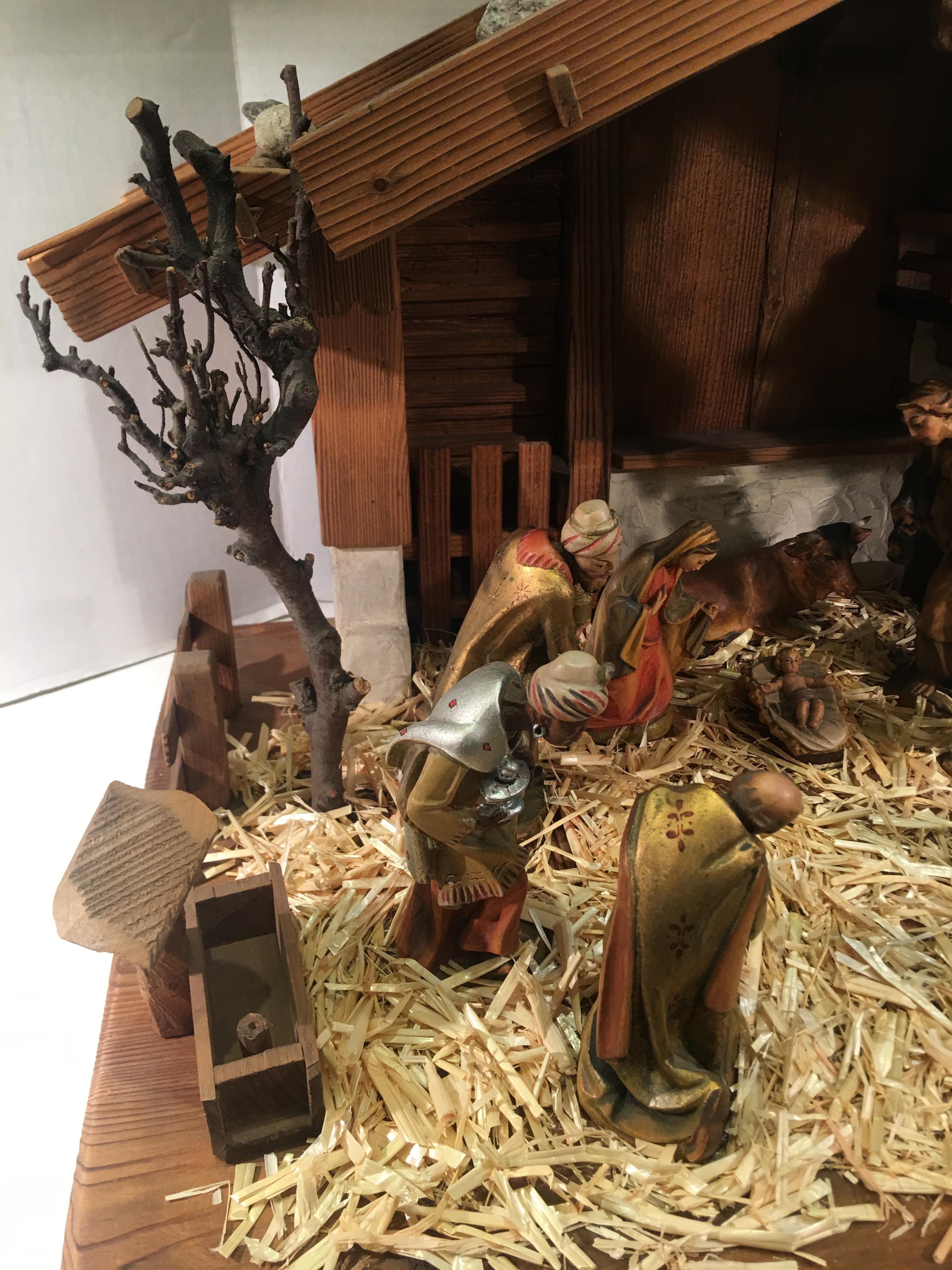 Finest Quality Italian Nativity Set Hand Carved Wood 17-Piece Oswald Demetz Deur 5