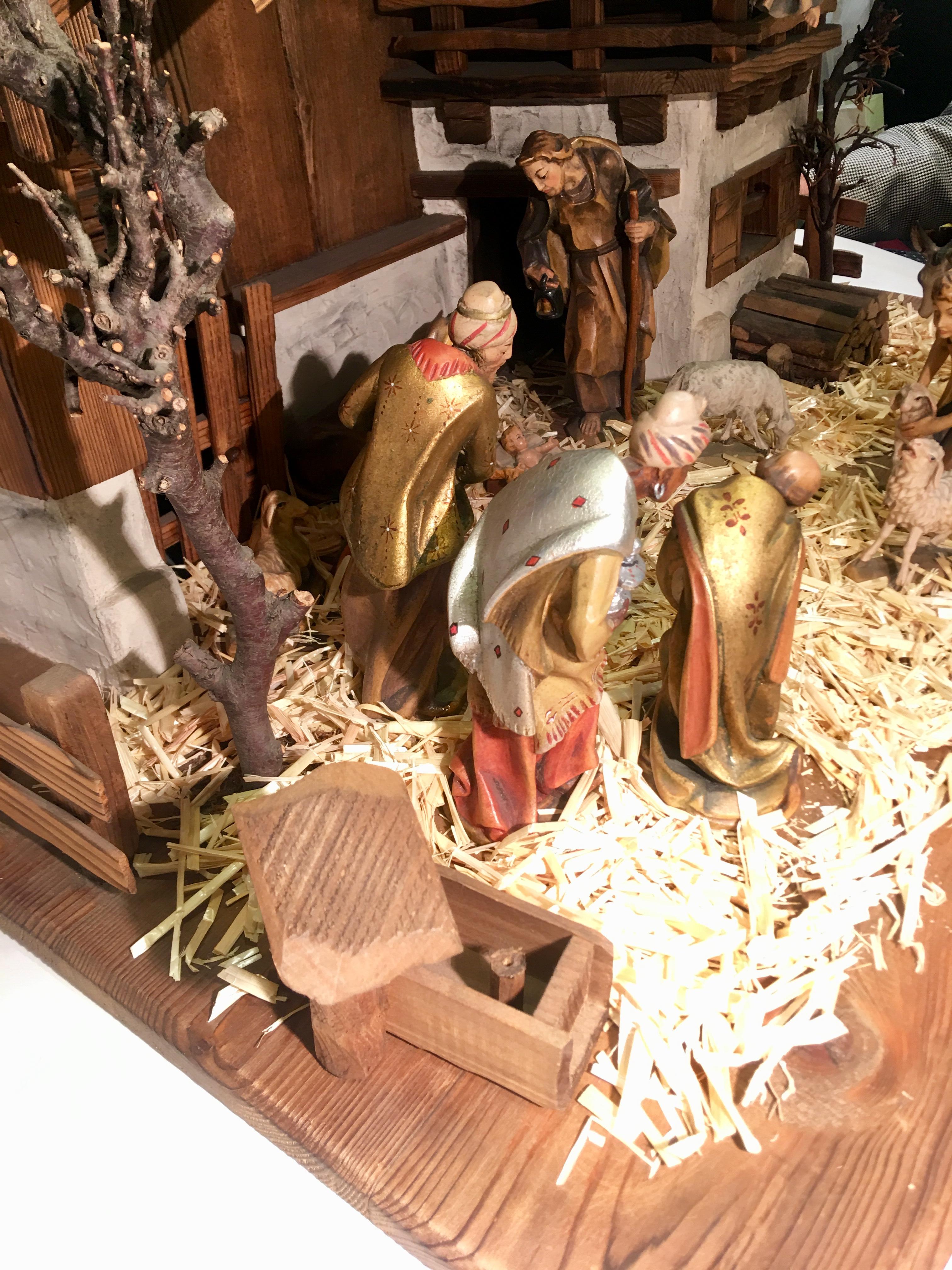 Finest Quality Italian Nativity Set Hand Carved Wood 17-Piece Oswald Demetz Deur 9
