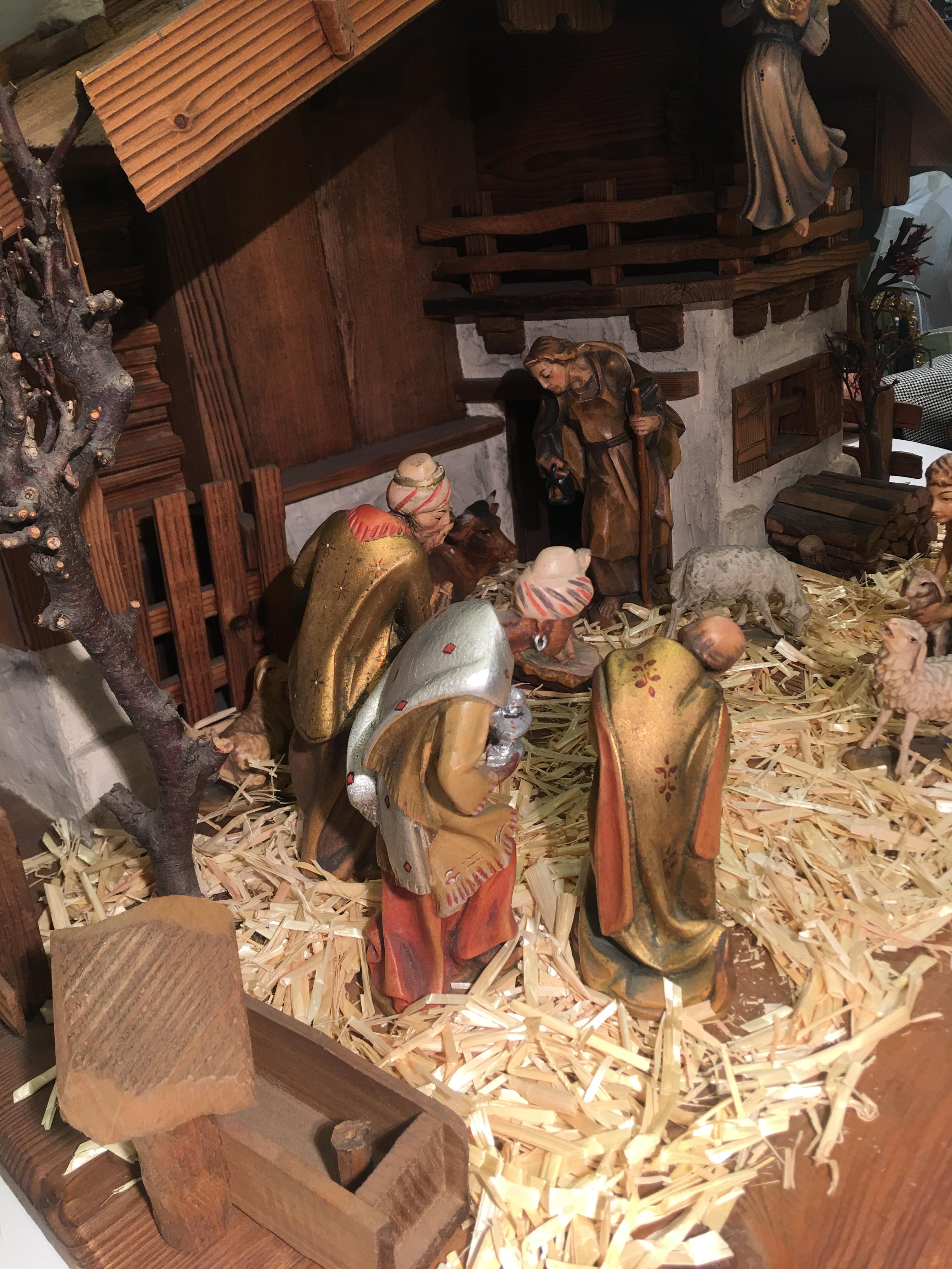 Finest Quality Italian Nativity Set Hand Carved Wood 17-Piece Oswald Demetz Deur 10