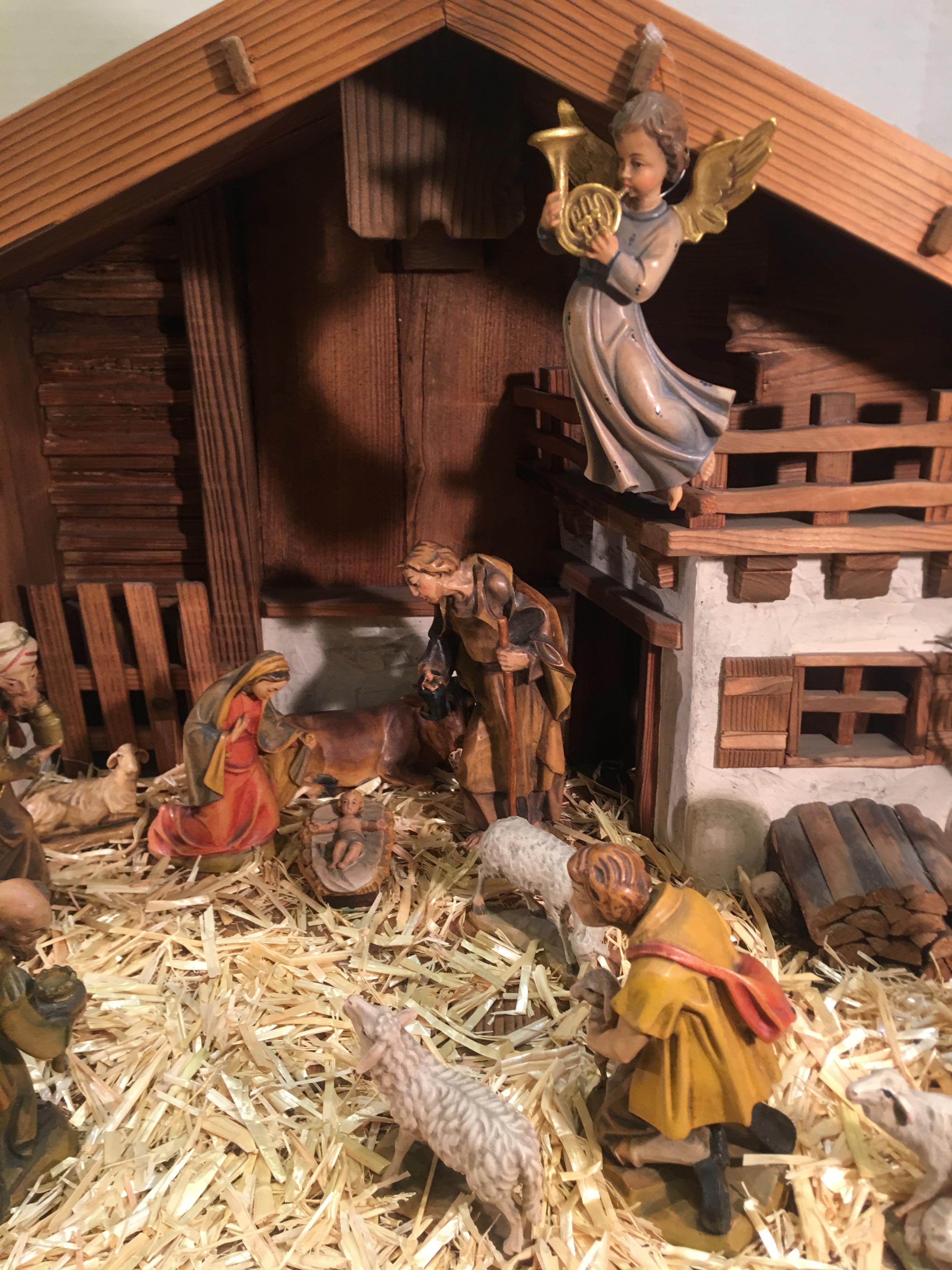 Other Finest Quality Italian Nativity Set Hand Carved Wood 17-Piece Oswald Demetz Deur