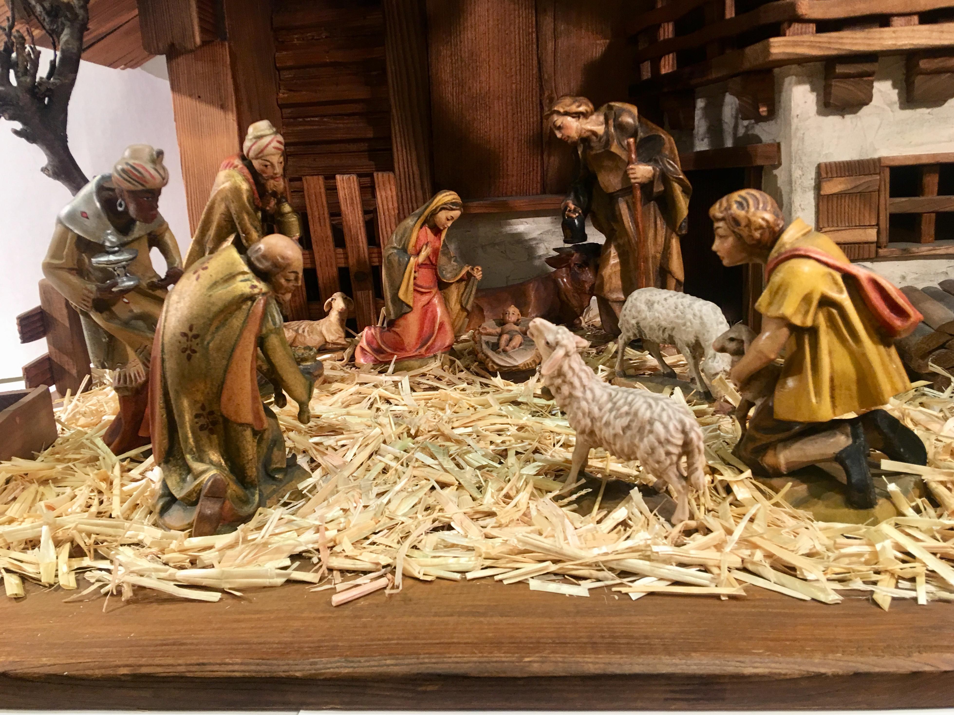 Finest Quality Italian Nativity Set Hand Carved Wood 17-Piece Oswald Demetz Deur 1
