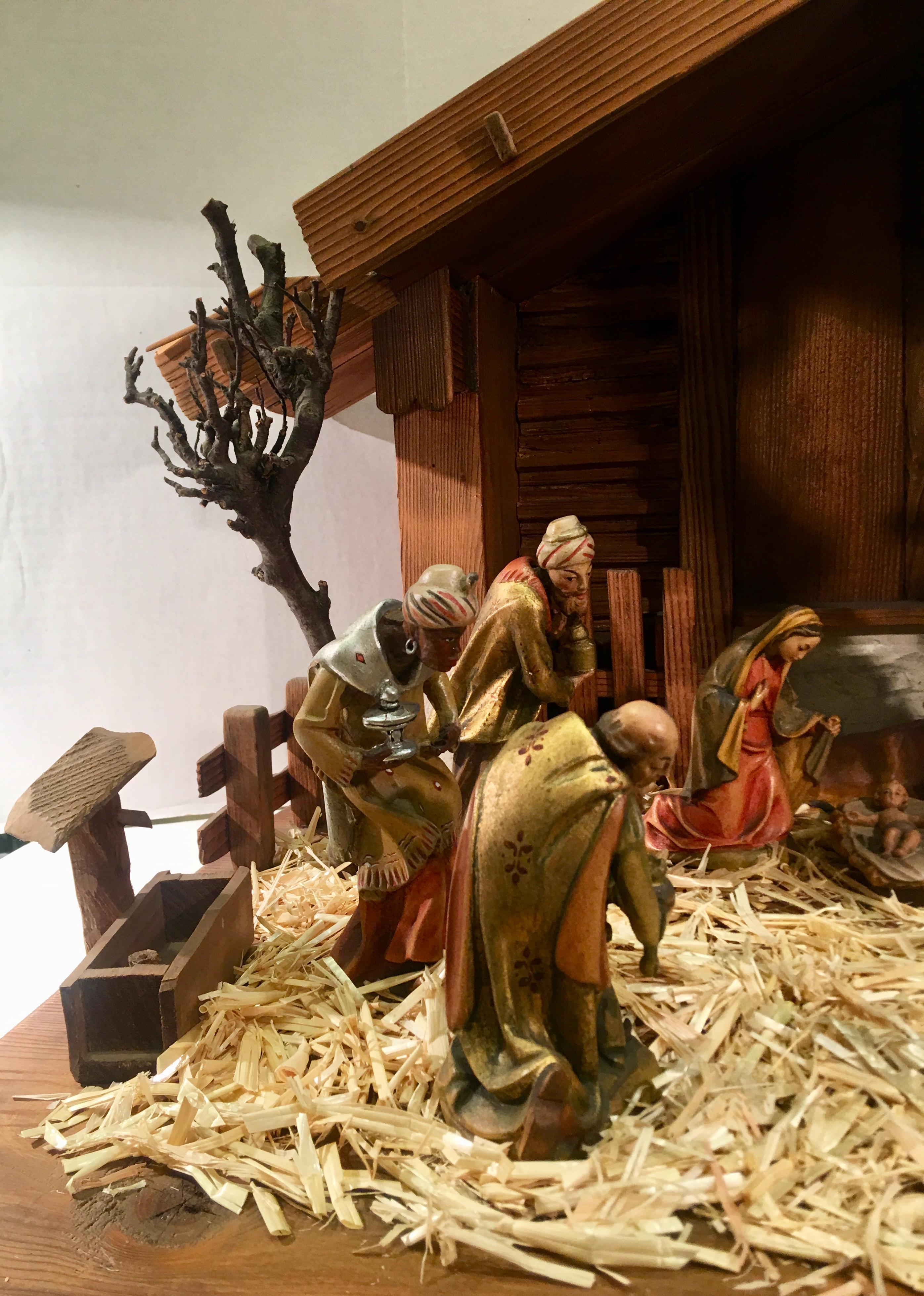 Finest Quality Italian Nativity Set Hand Carved Wood 17-Piece Oswald Demetz Deur 2