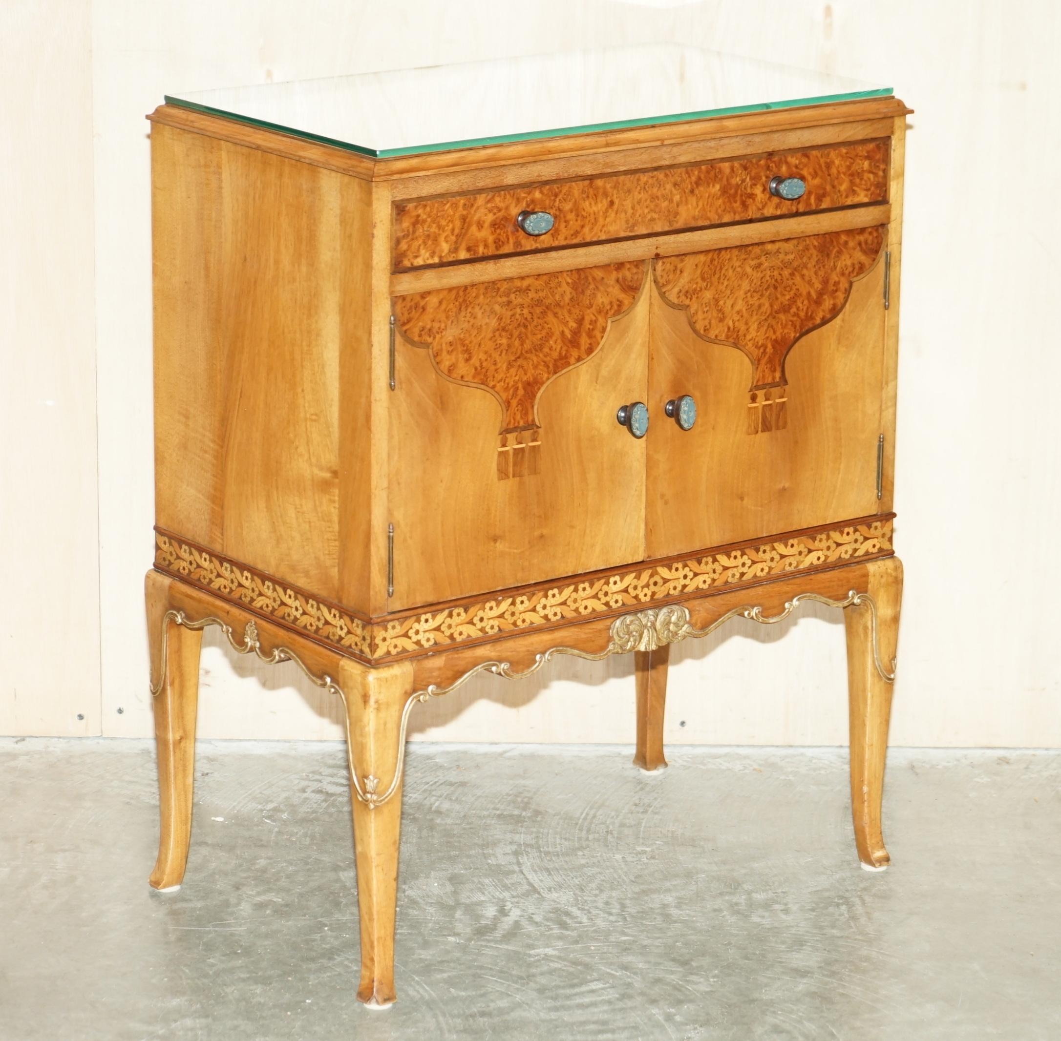 We are delighted to offer for sale this finest quality Waring & Gillow Lancaster, Burr Walnut inlaid large bed side table which is part of a large suite

This piece is part of a bedroom set, I have in total a triple bank wardrobe, dressing table