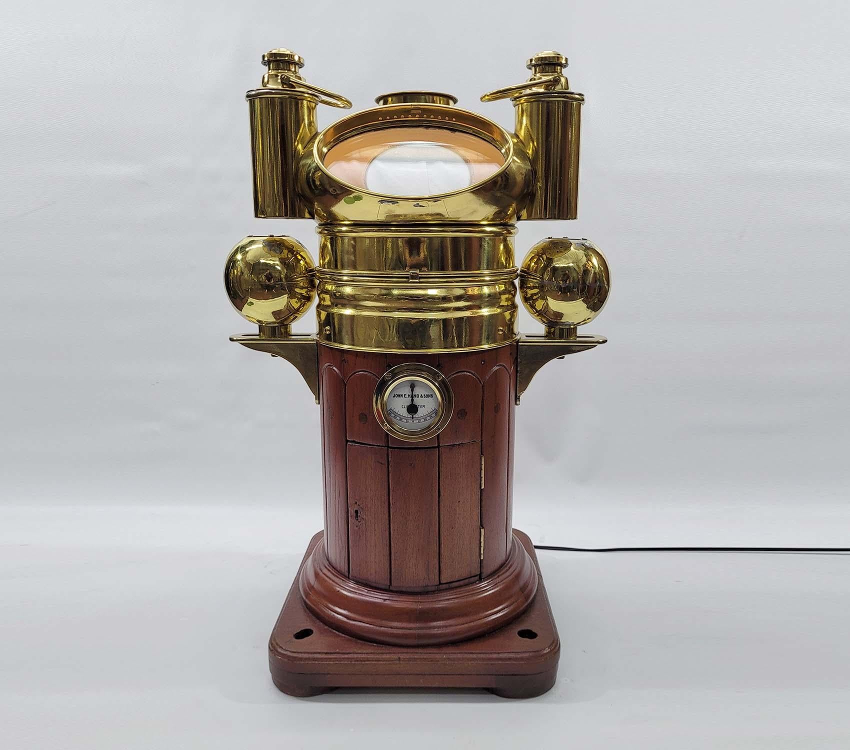 Finest Ships Binnacle von John Hand im Zustand „Gut“ im Angebot in Norwell, MA