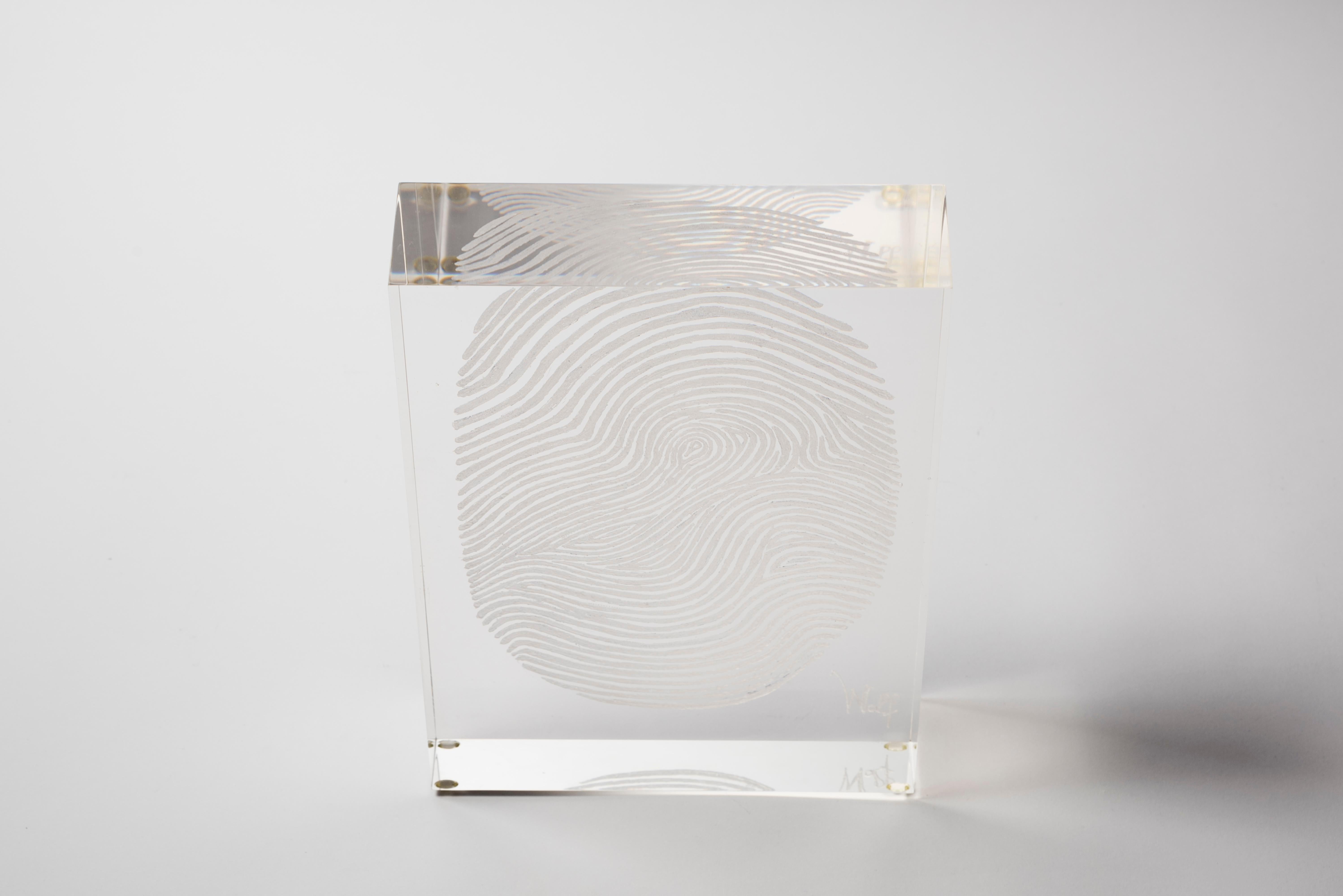 Finger print in Lucite signed Wolf
1/1 signed.