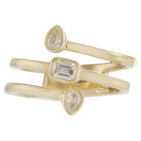 Anello da dito con diamanti a forma di baguette e pera in oro giallo 14K in vendita