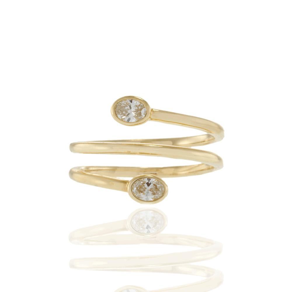 Taille ovale Bague de doigt avec diamants ovales en or jaune 14K en vente