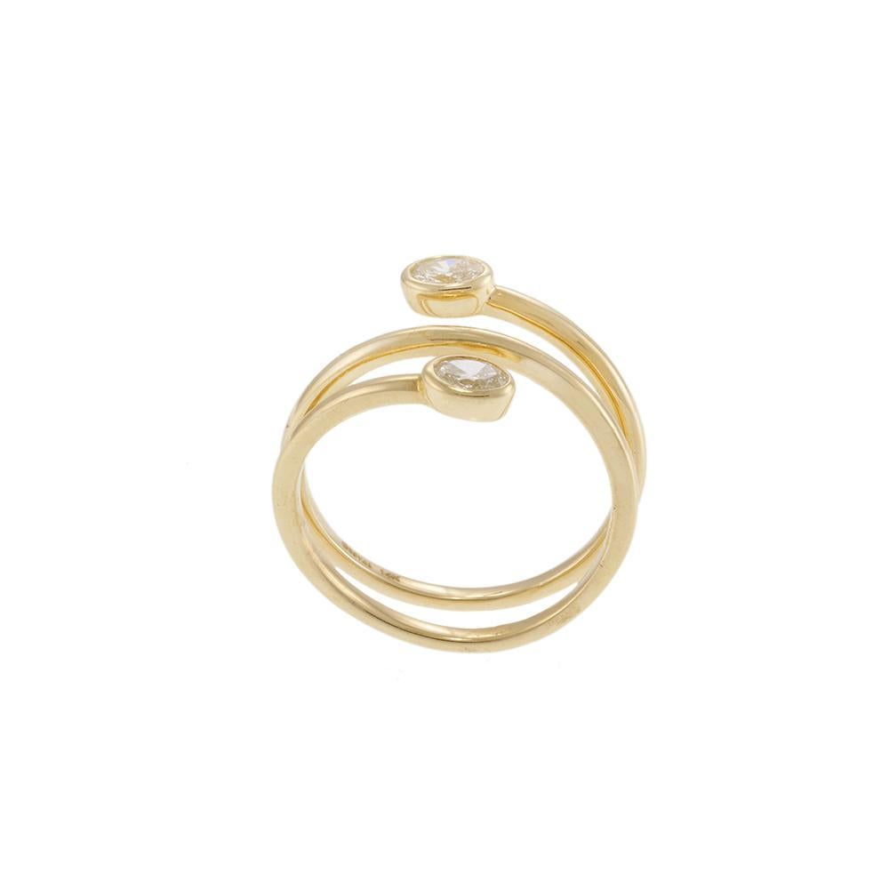 Bague de doigt avec diamants ovales en or jaune 14K en vente 2