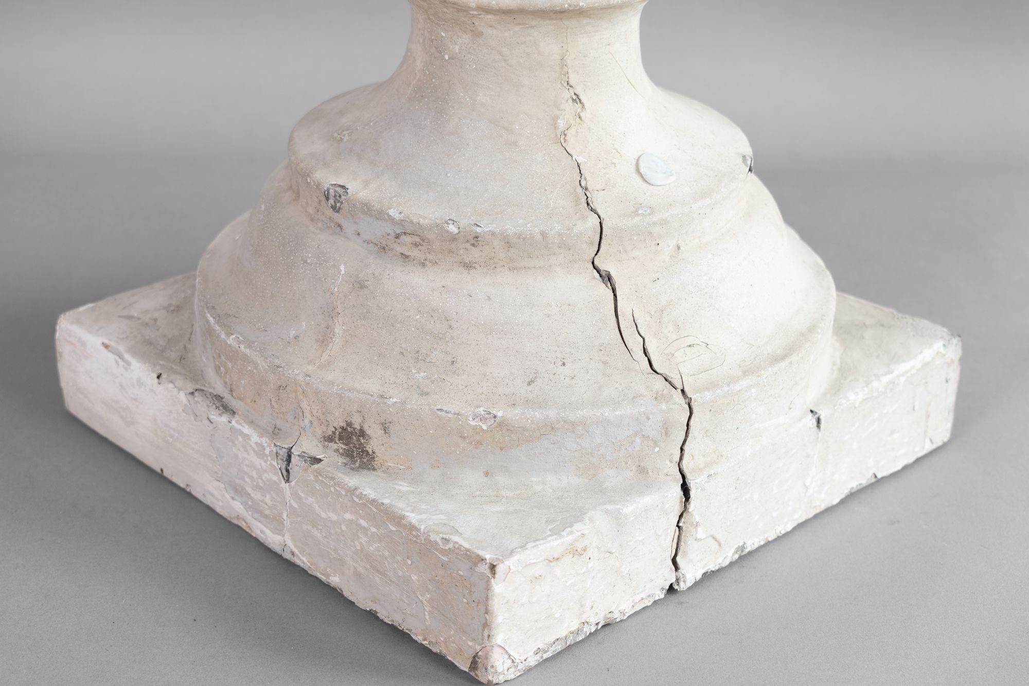 Finial (Kiefernholz) im Angebot
