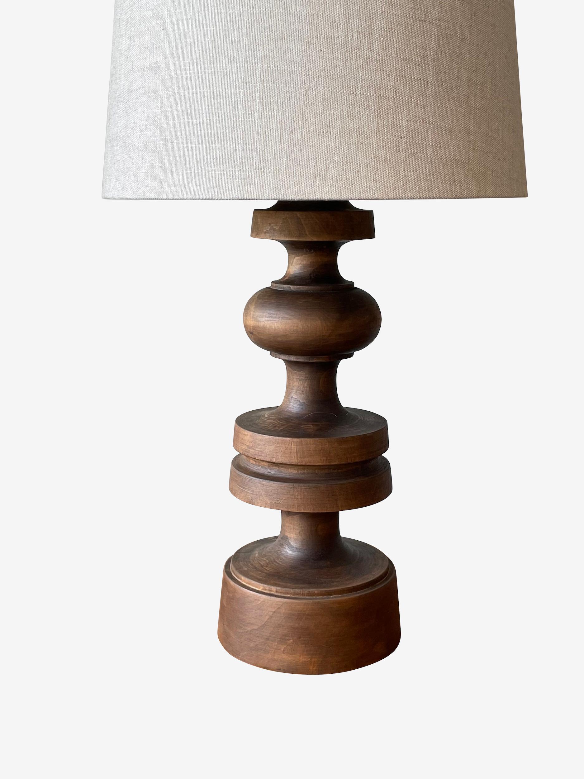 1960's Spanish pair turned finial shaped oak wood lamps.
Linen shades included.
Base measures 7