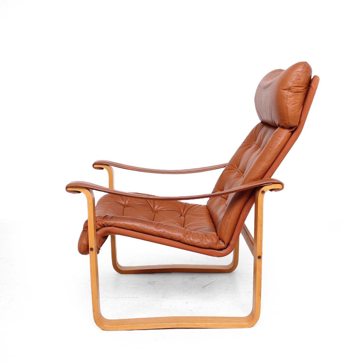 Finland Leather Armchair, Mid-Century Modern OY BJ. Dahlqvist AB, High Back In Good Condition In Chula Vista, CA